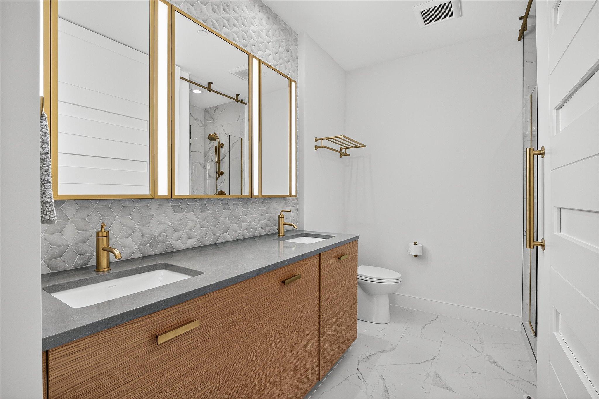 3209 Galleria Unit: 1406