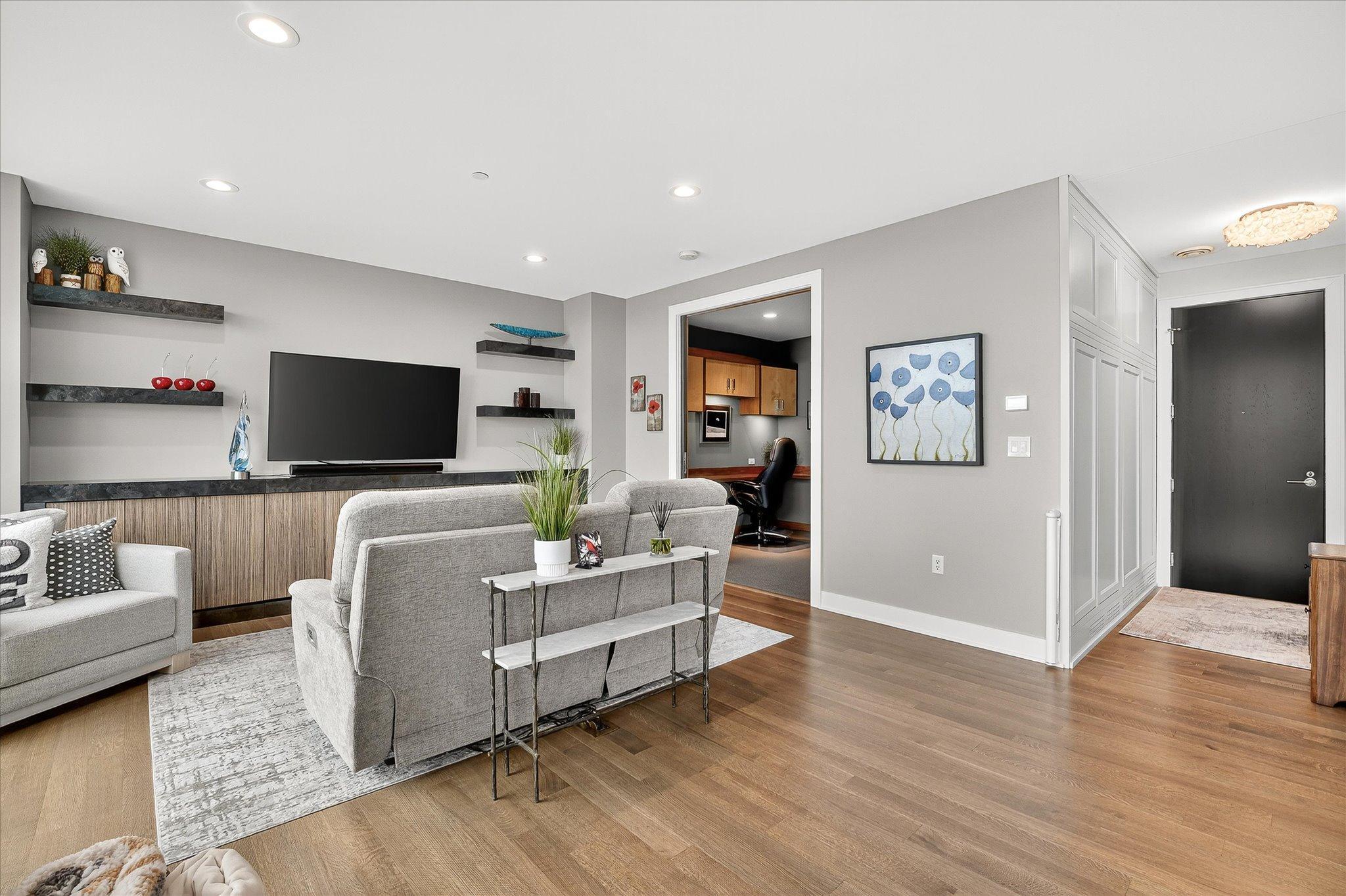 3209 Galleria Unit: 1406