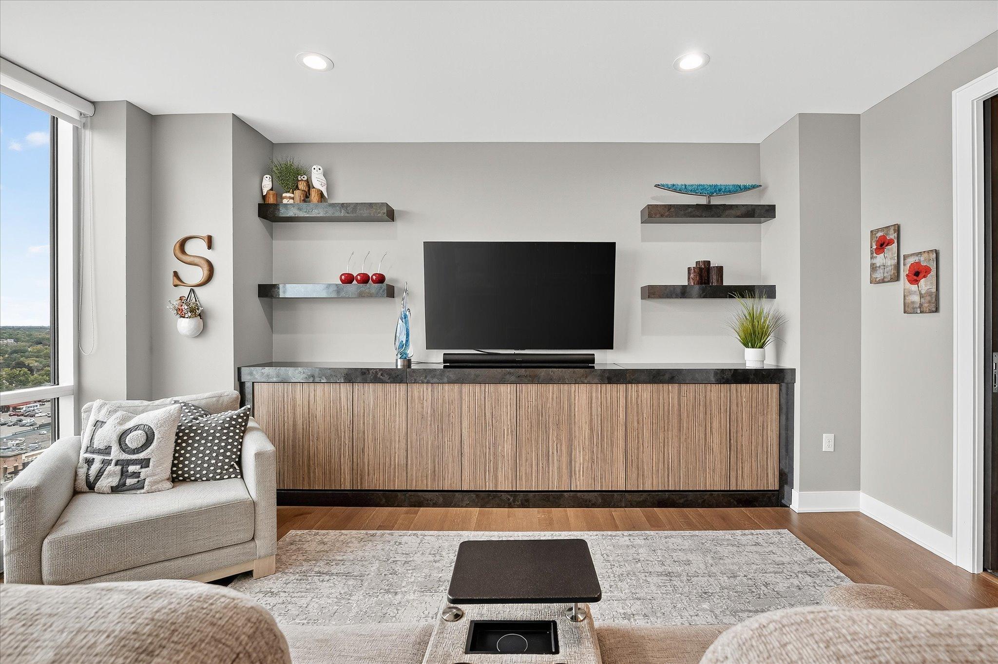 3209 Galleria Unit: 1406