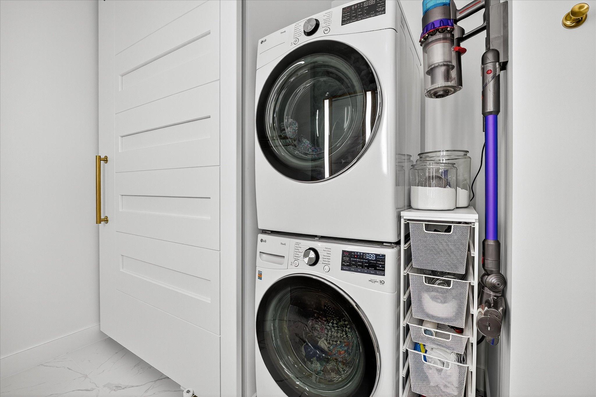 3209 Galleria Unit: 1406