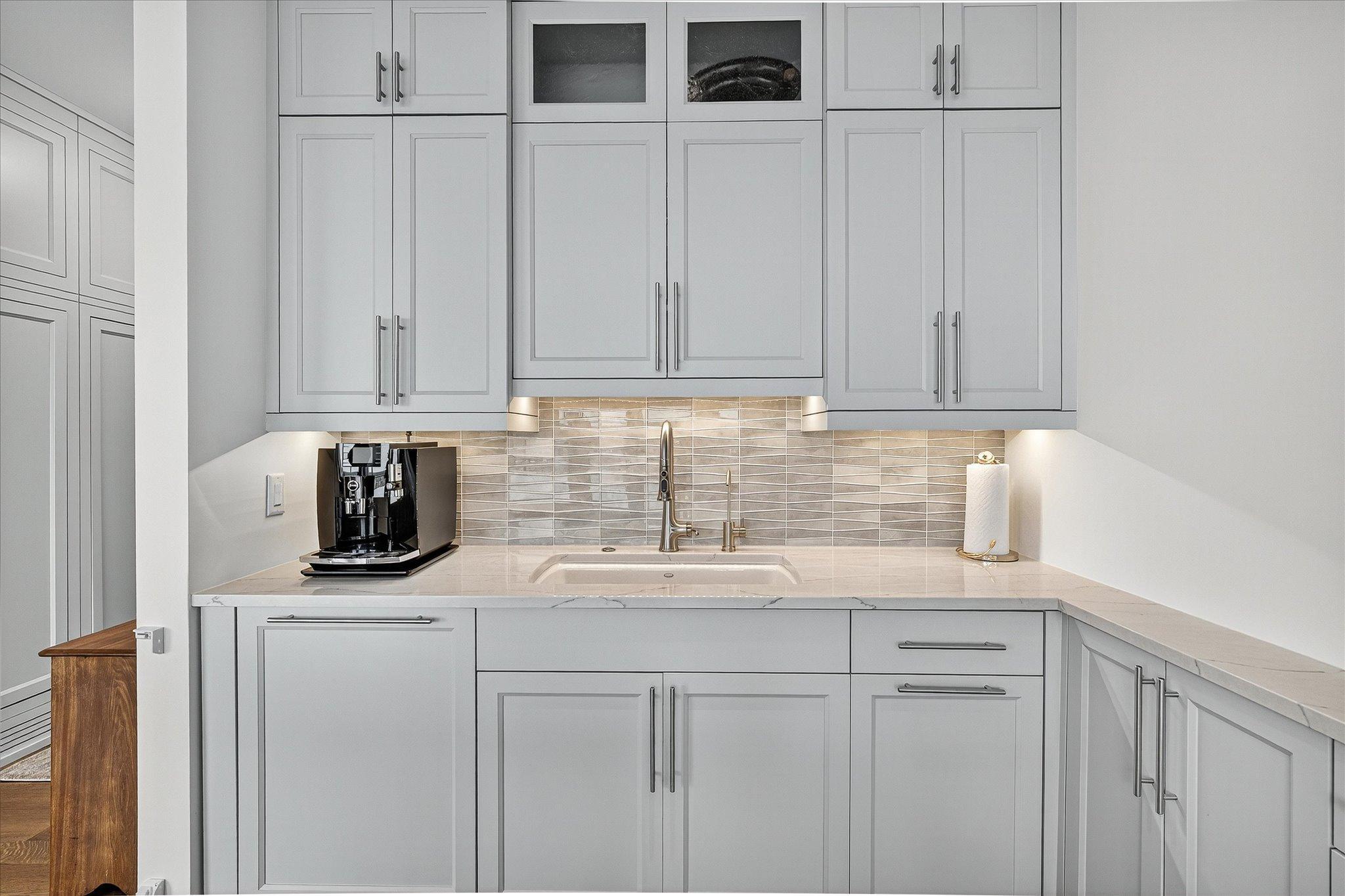 3209 Galleria Unit: 1406