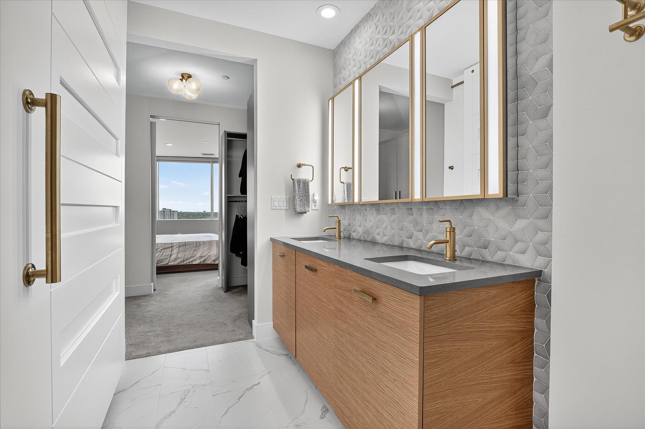 3209 Galleria Unit: 1406