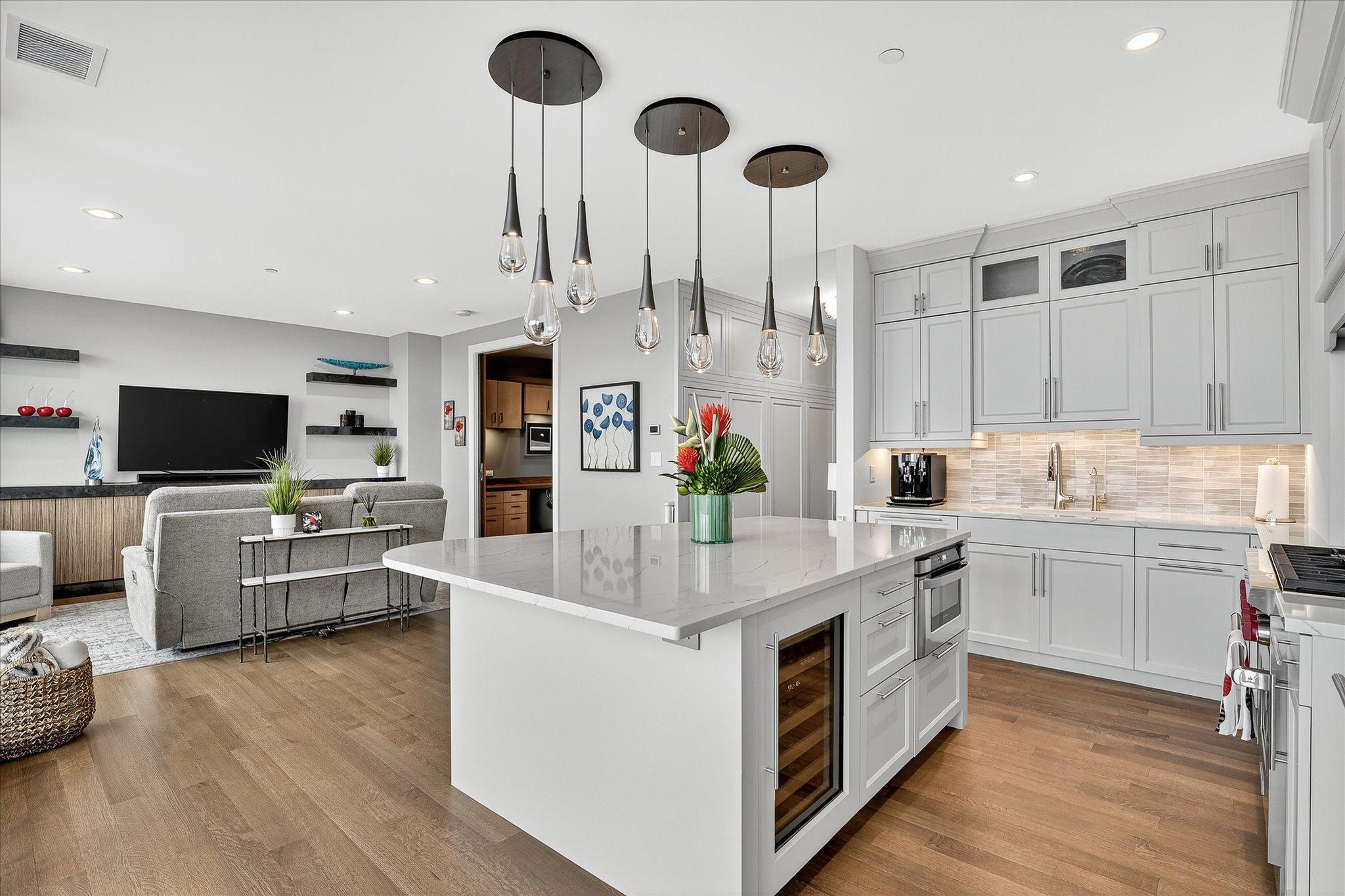 3209 Galleria Unit: 1406