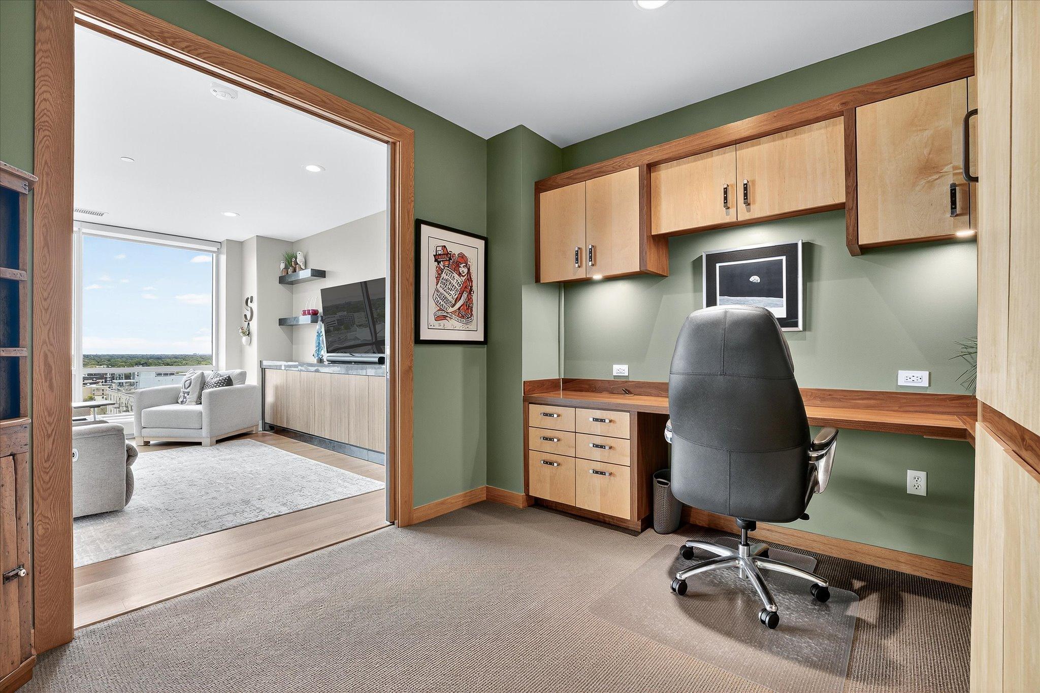 3209 Galleria Unit: 1406