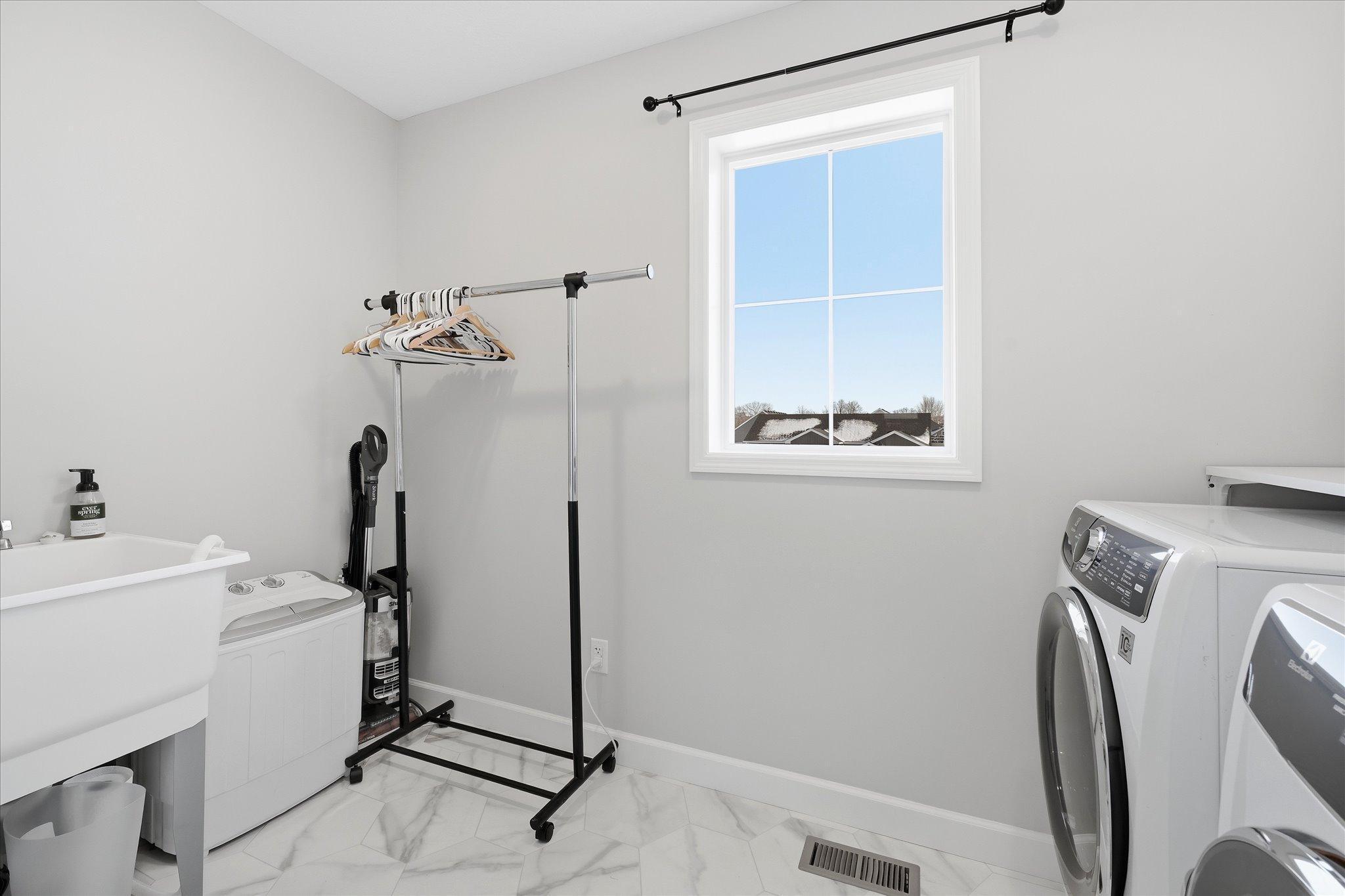 1486 Oak Ridge Street