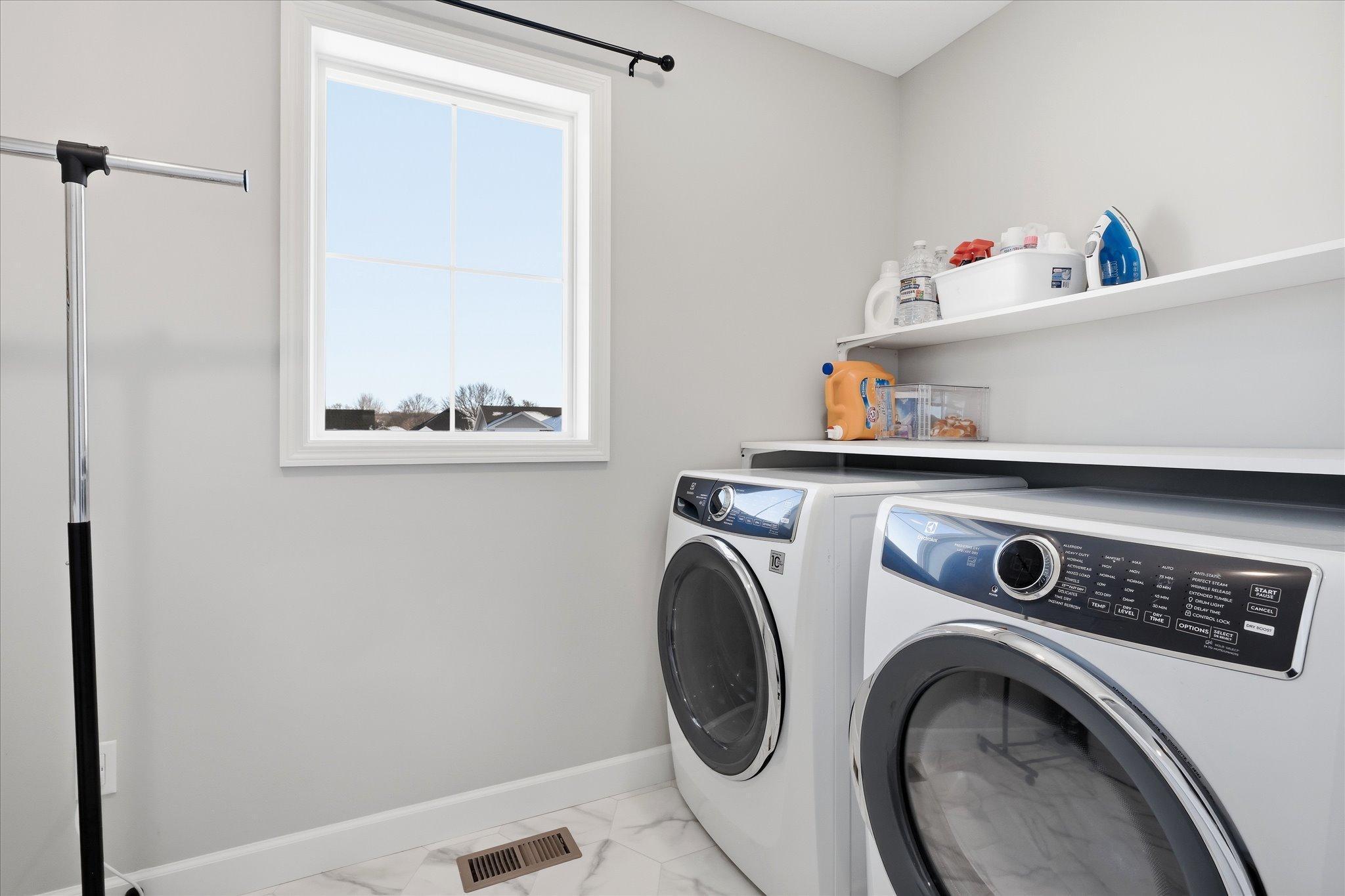 1486 Oak Ridge Street