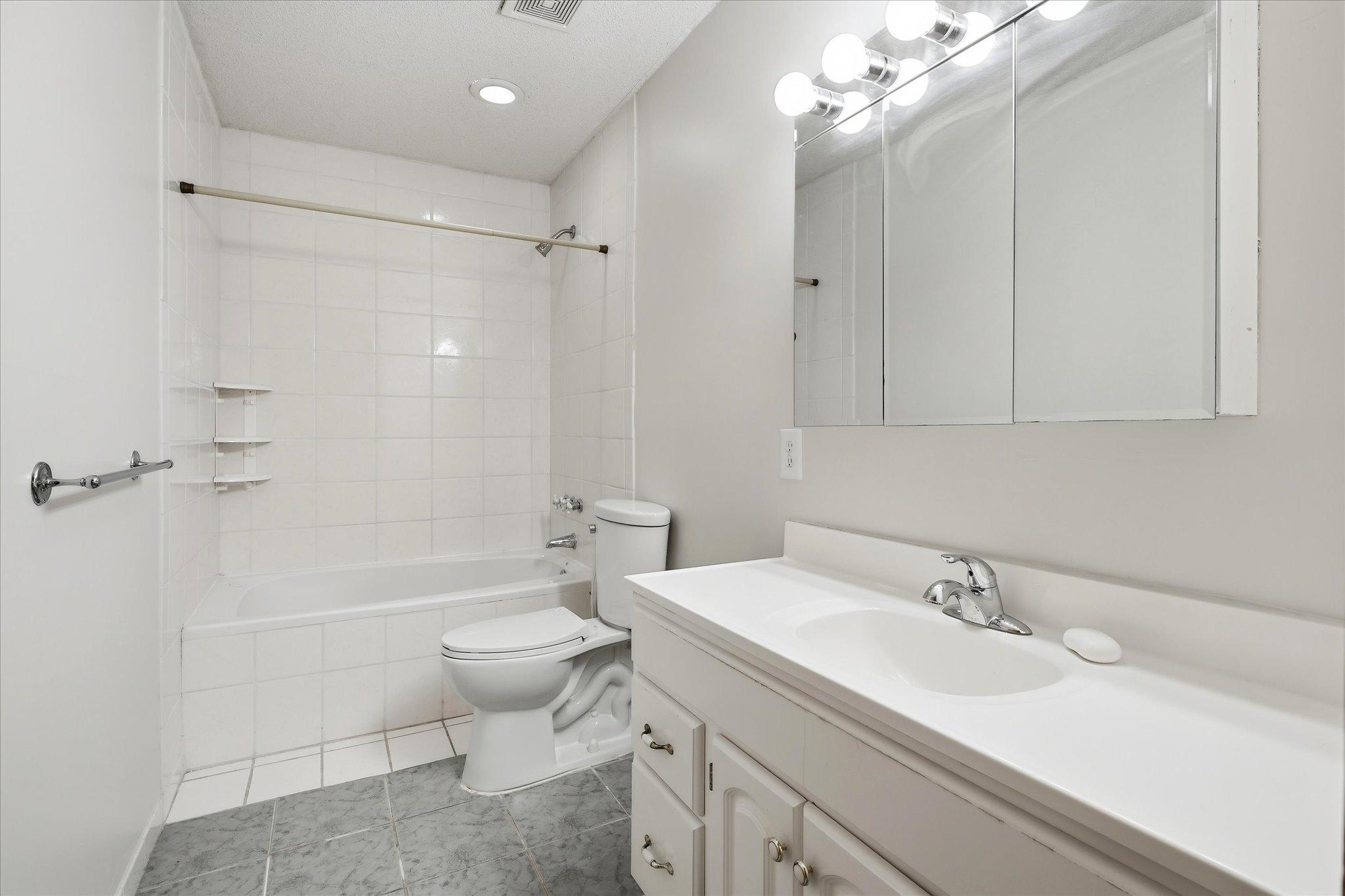 1904 Lincoln Street S Unit: 1904