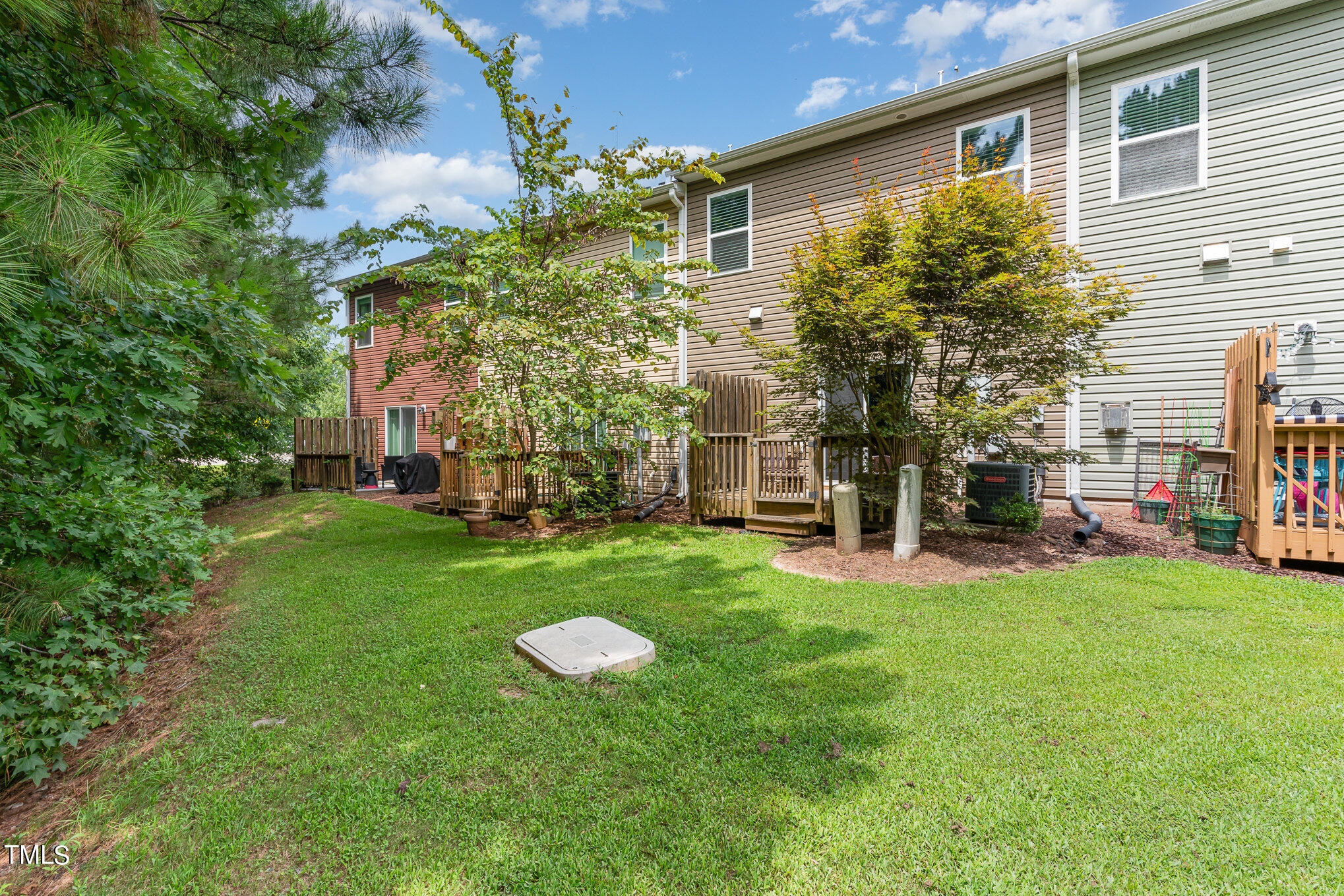 1506 Holly Grove Way