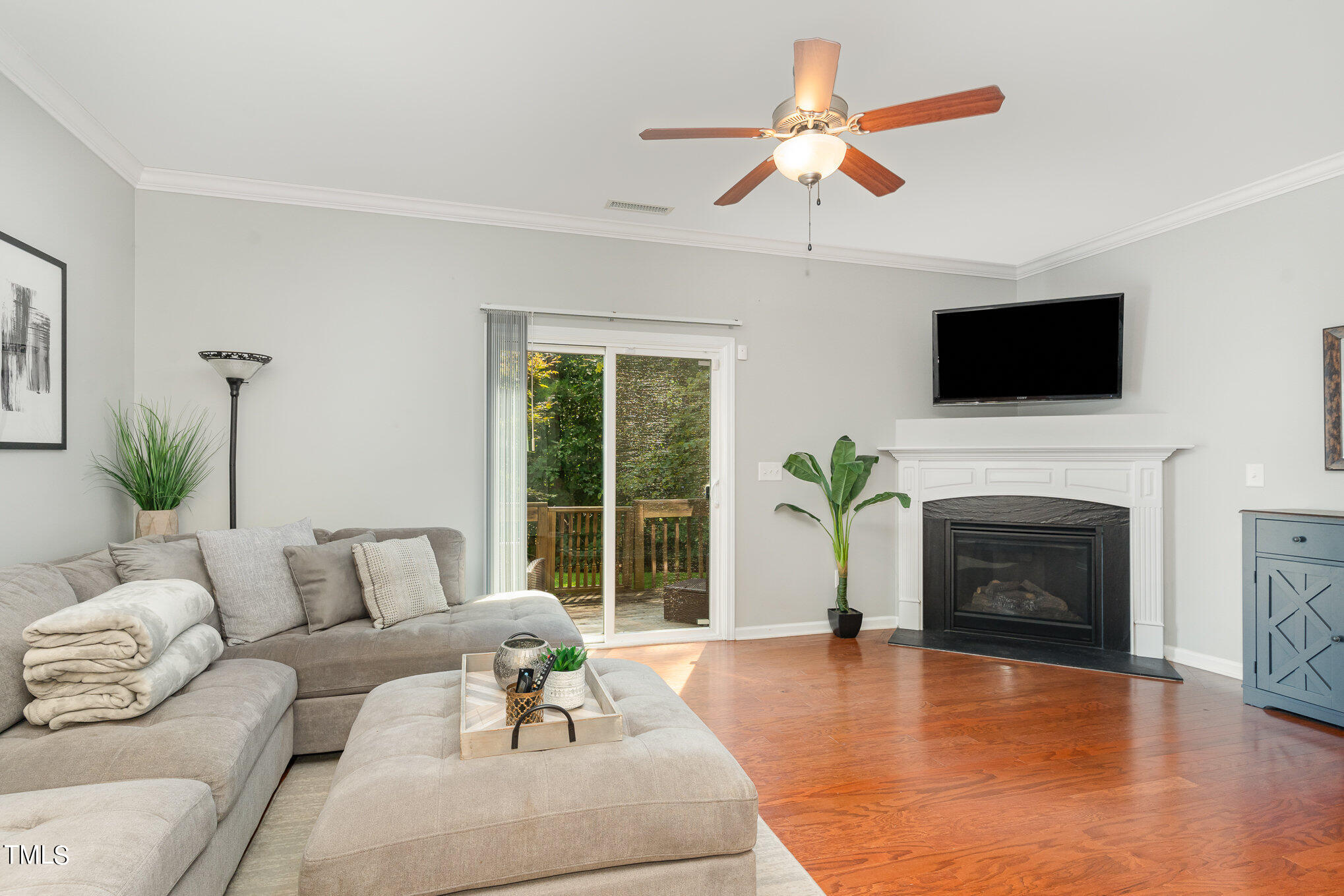 1506 Holly Grove Way