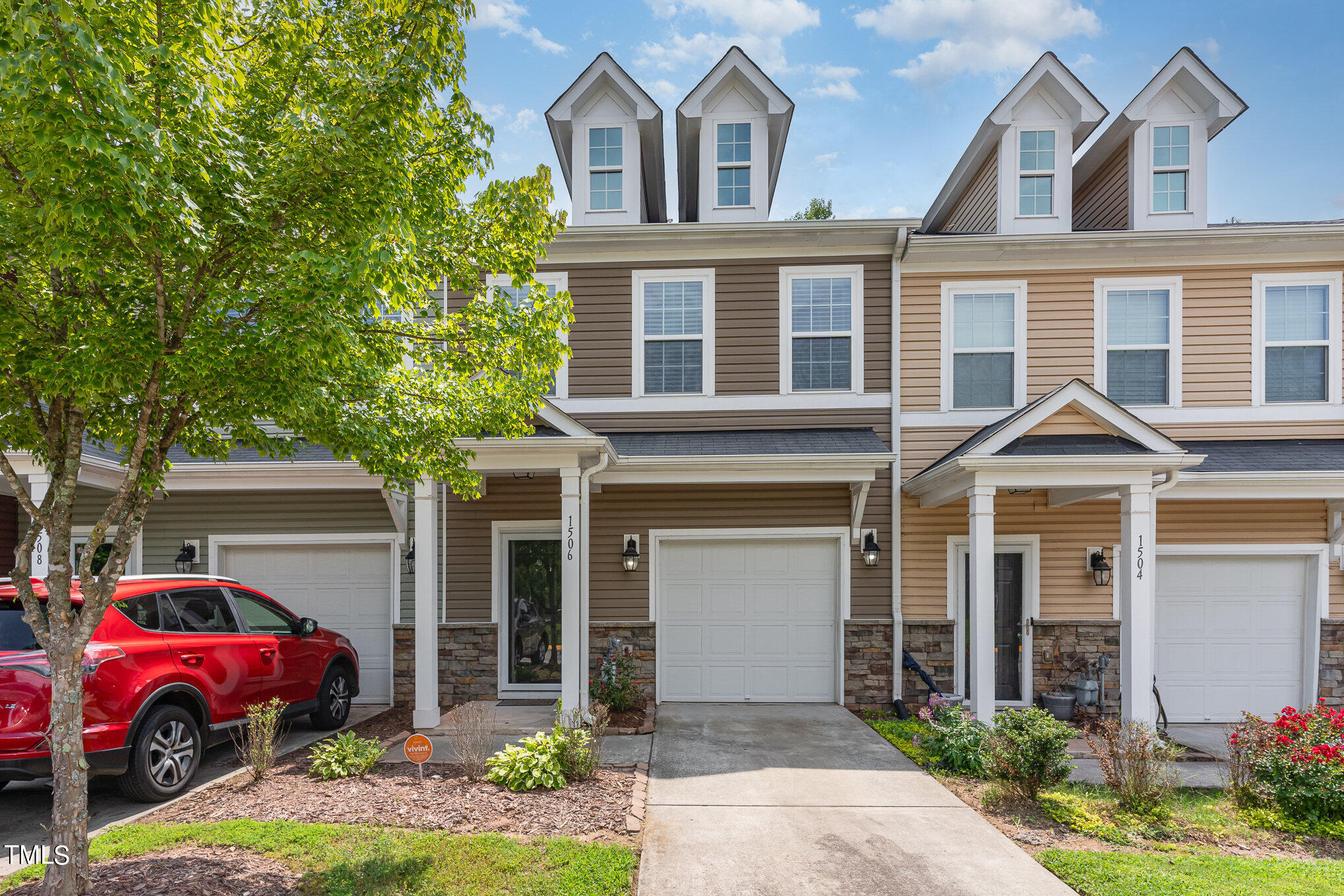 1506 Holly Grove Way
