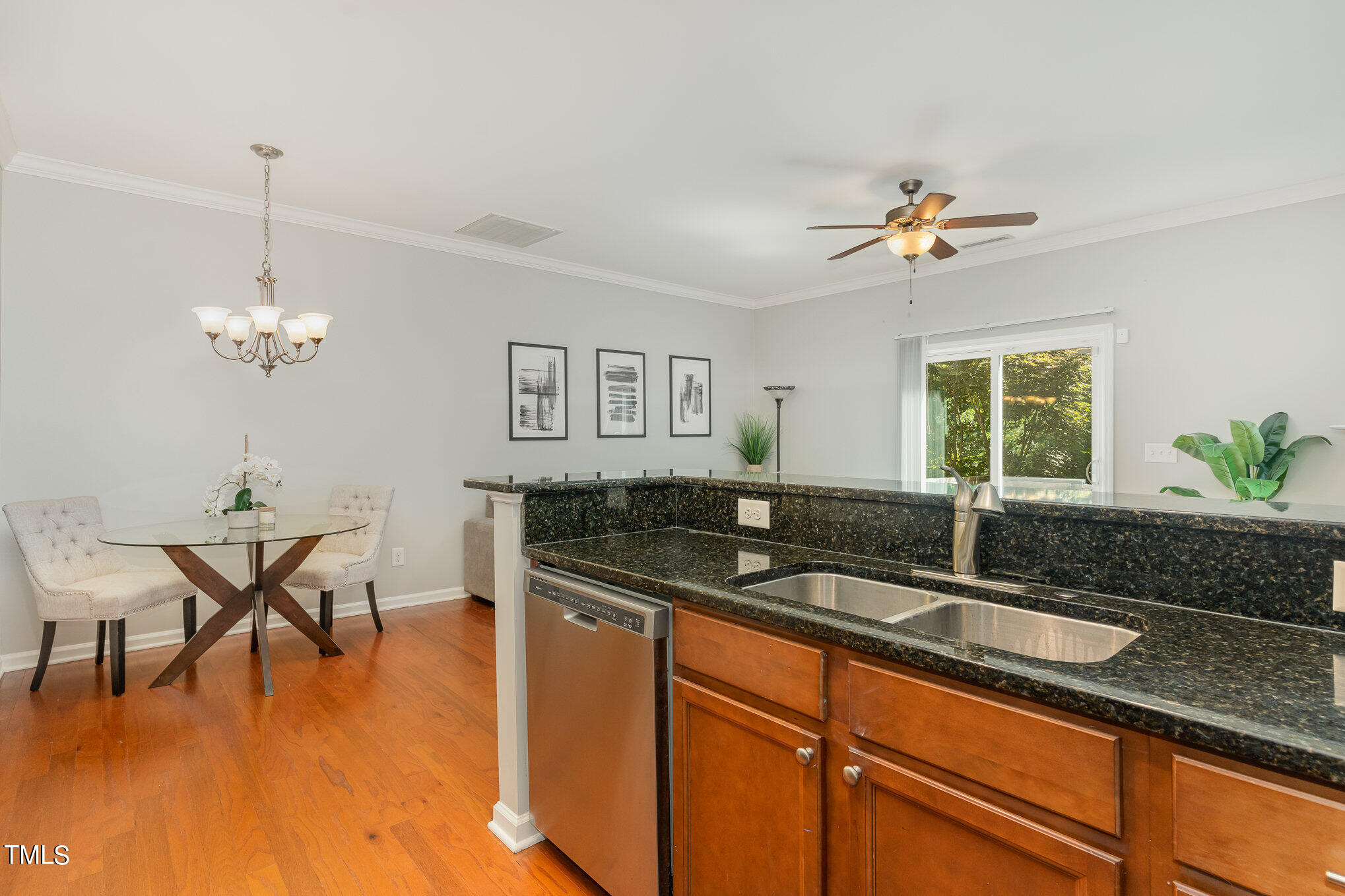 1506 Holly Grove Way