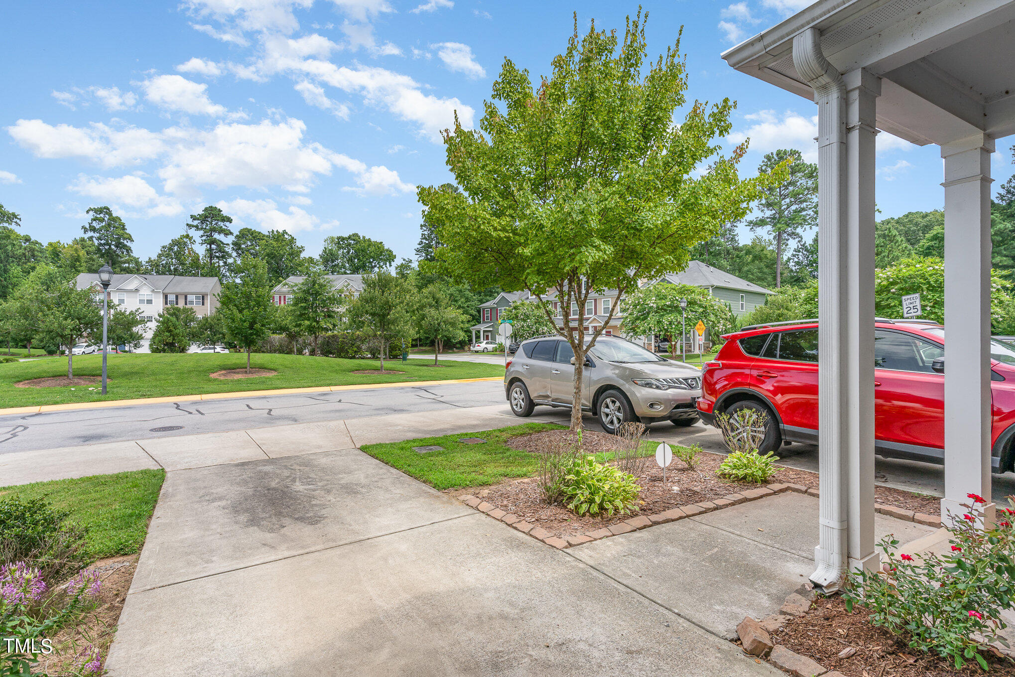 1506 Holly Grove Way