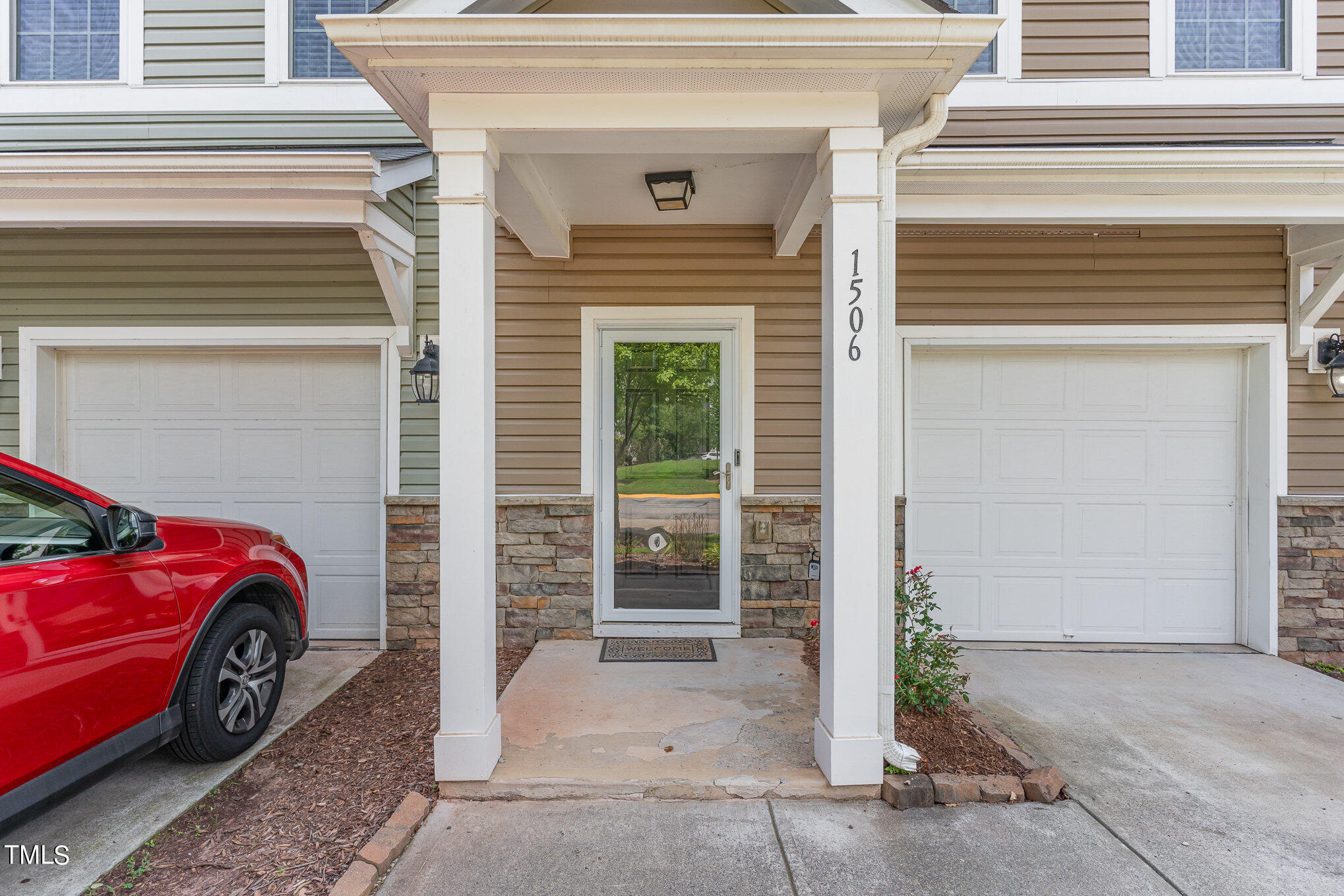 1506 Holly Grove Way