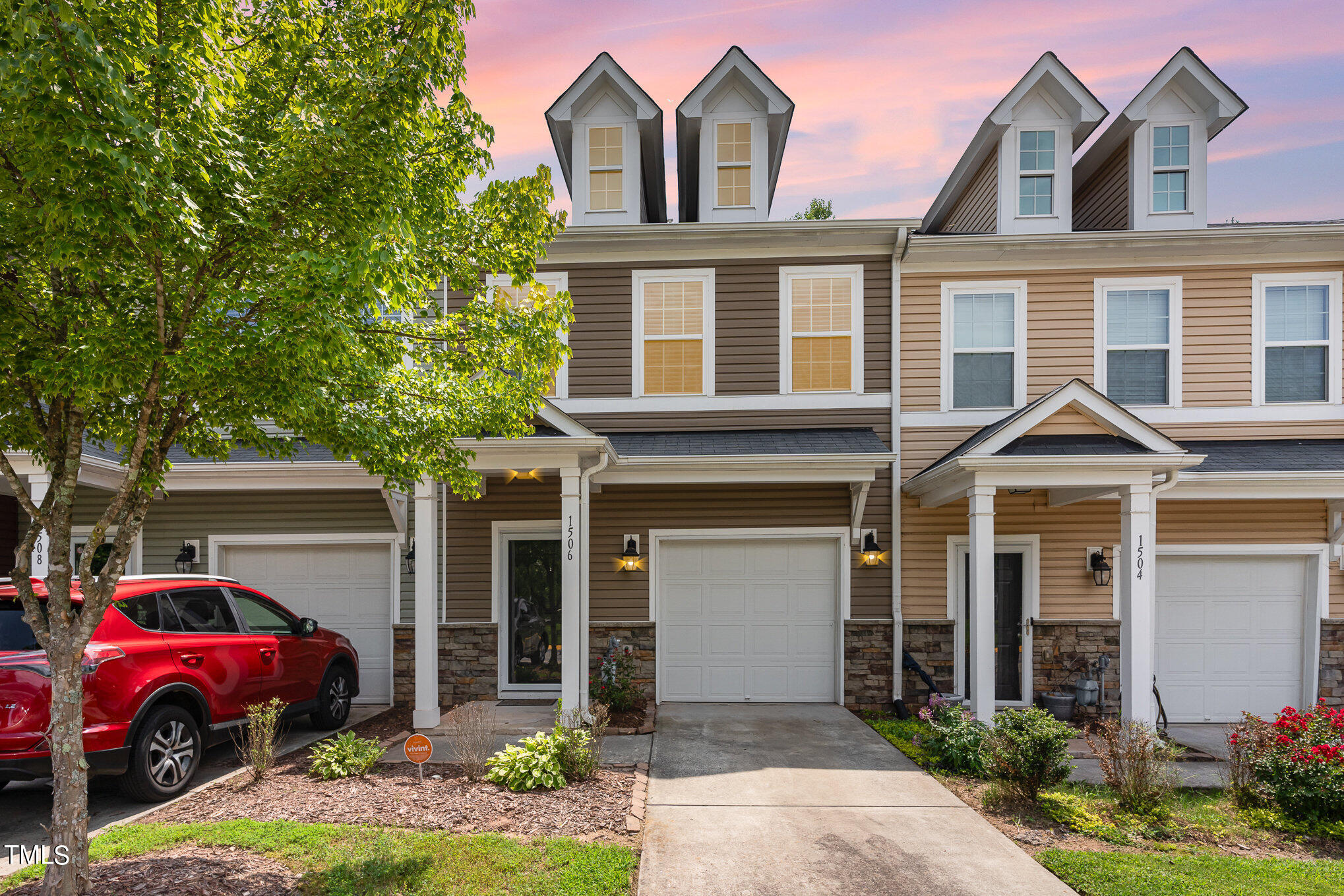 1506 Holly Grove Way