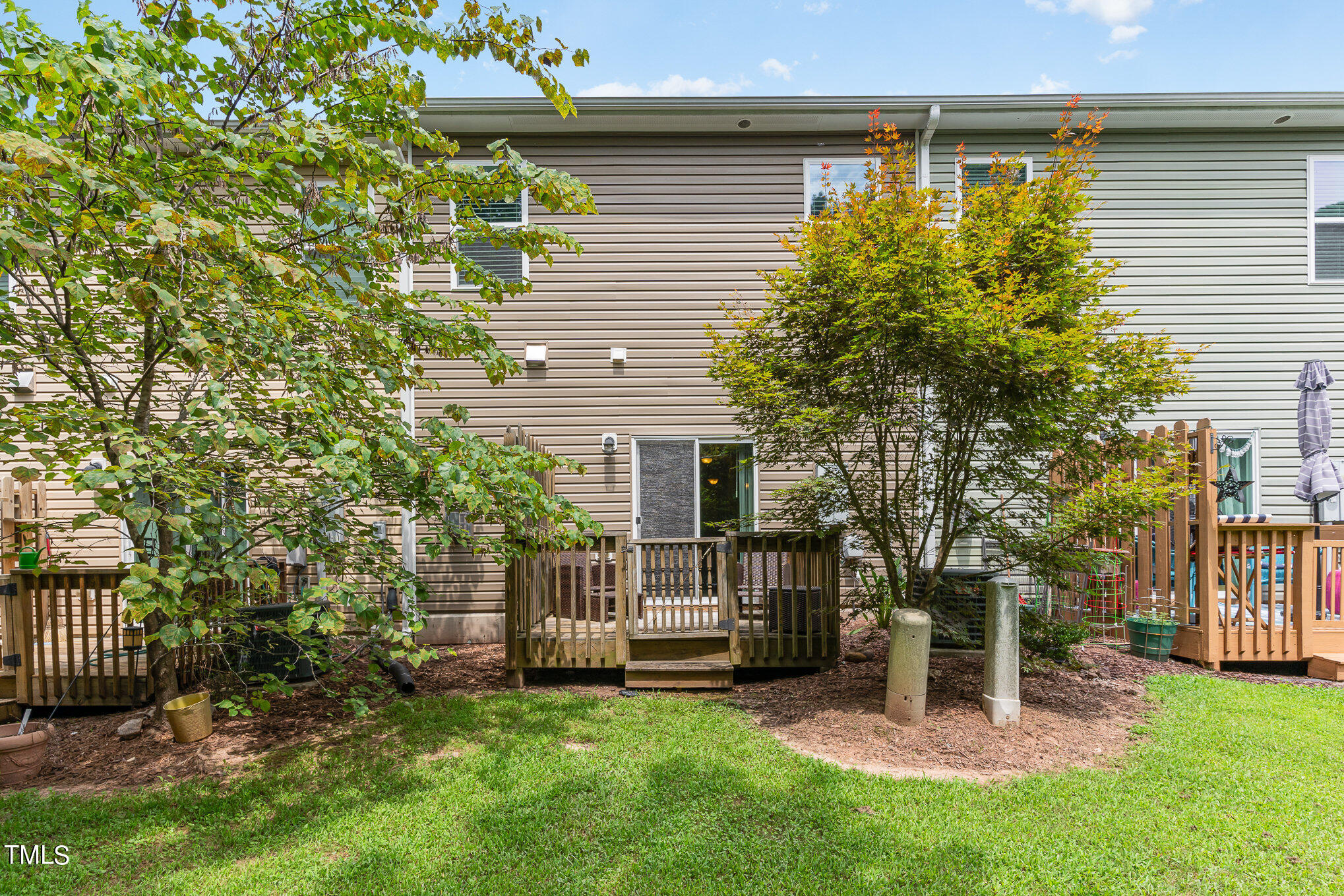 1506 Holly Grove Way