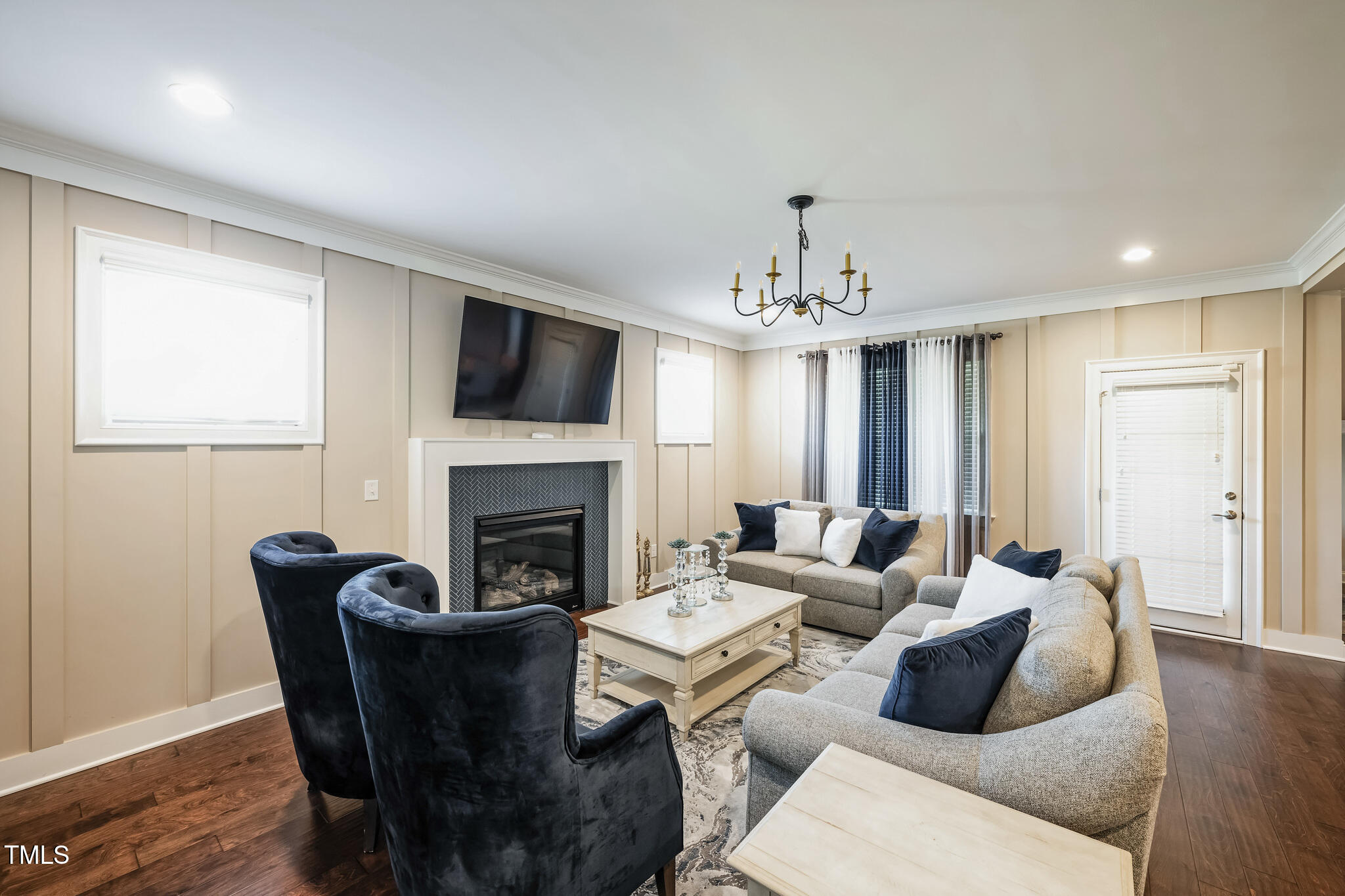 407 Eagle Court