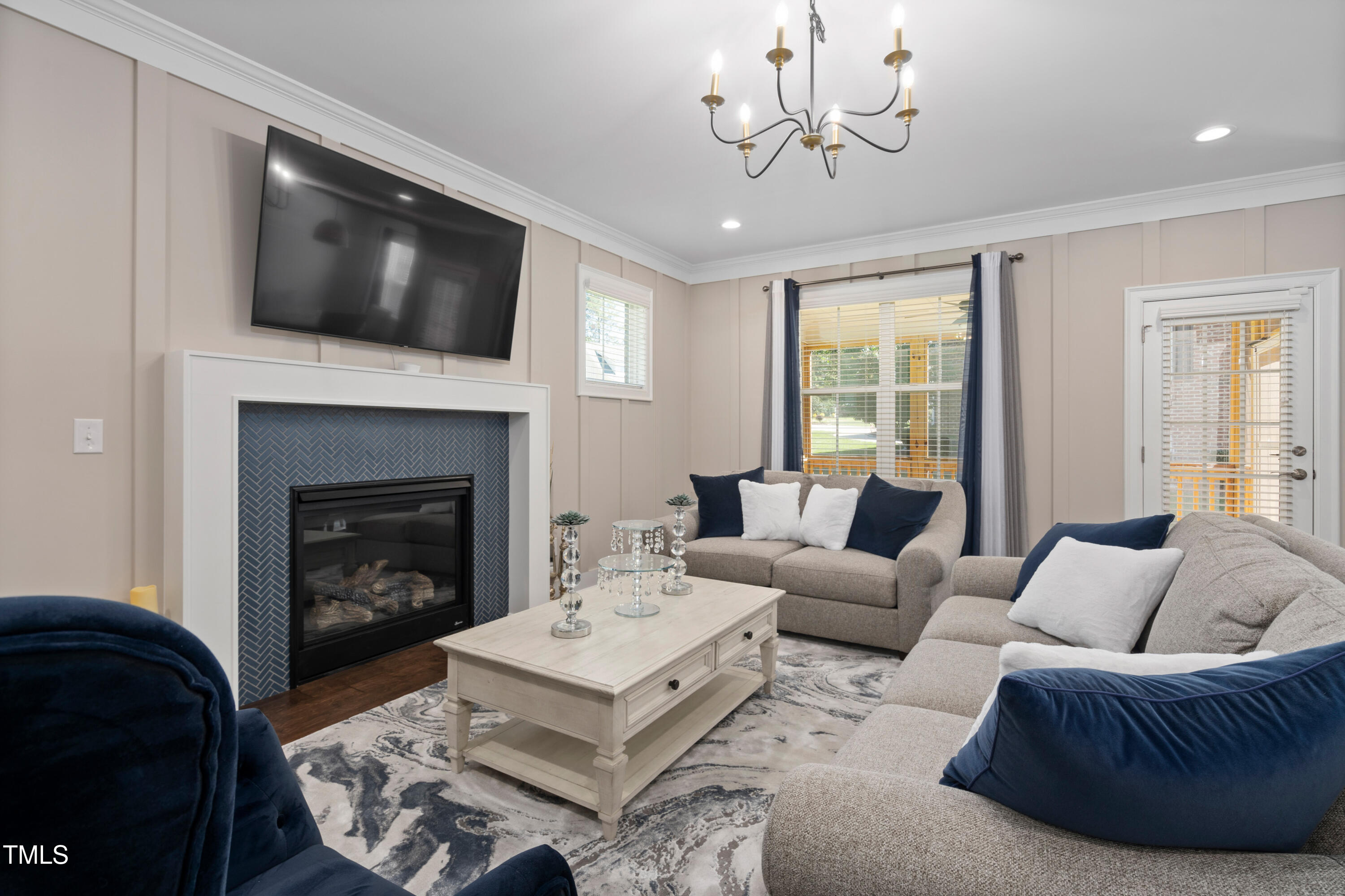 407 Eagle Court