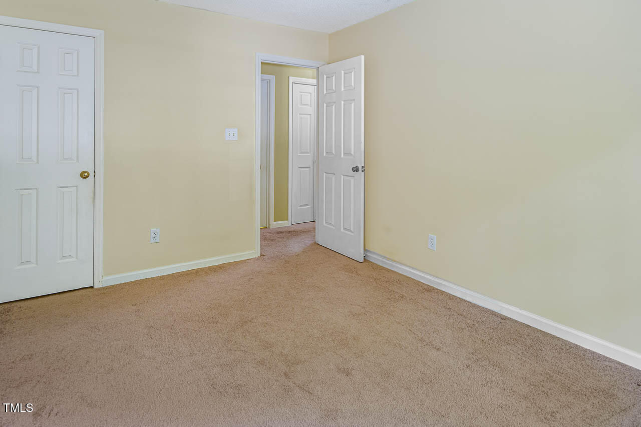 2425 Fields Of Broadlands Drive