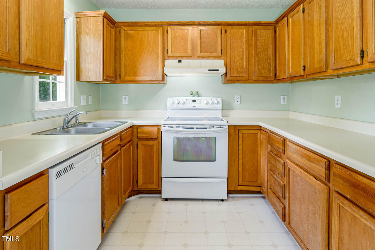 2425 Fields Of Broadlands Drive