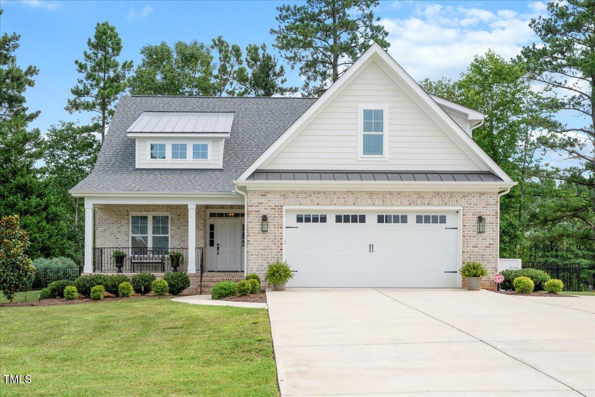 404 Eagle Court