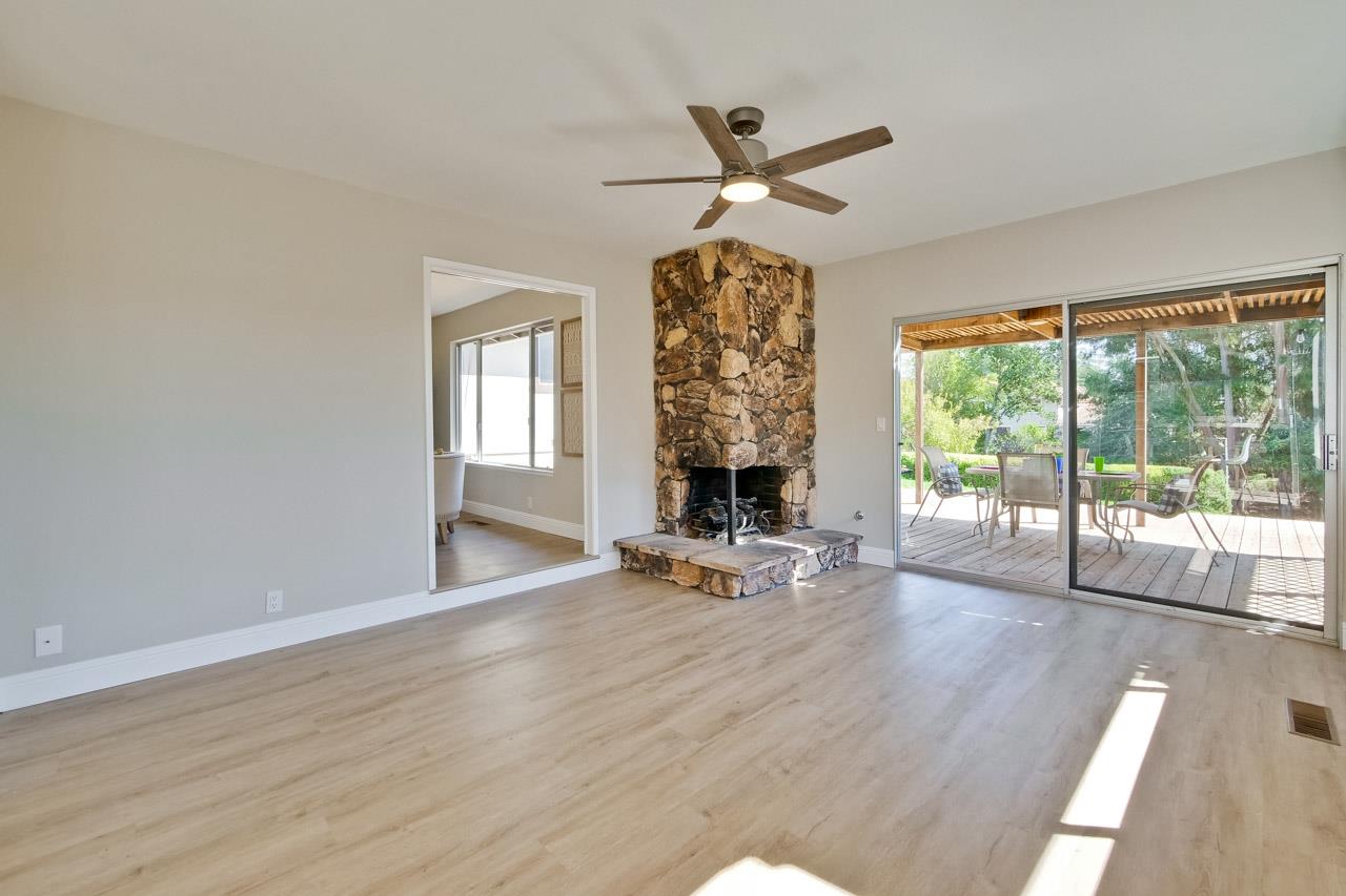 2810 Fountain Oaks DR