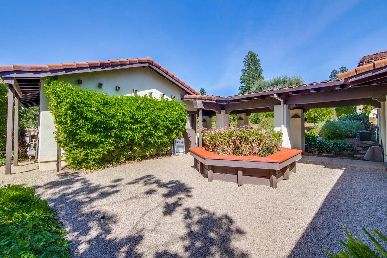2810 Fountain Oaks DR