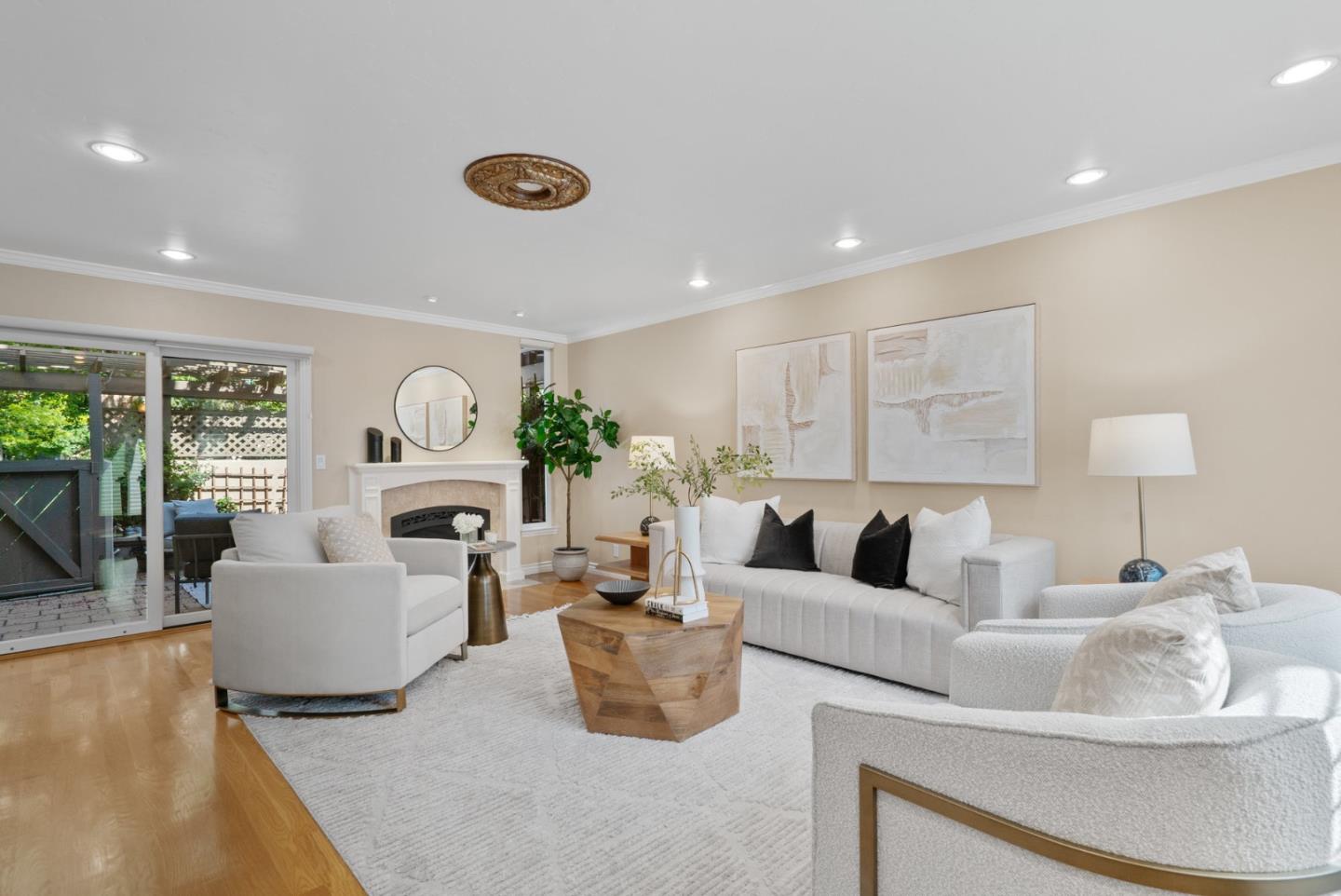 1581 Whiterock CIR