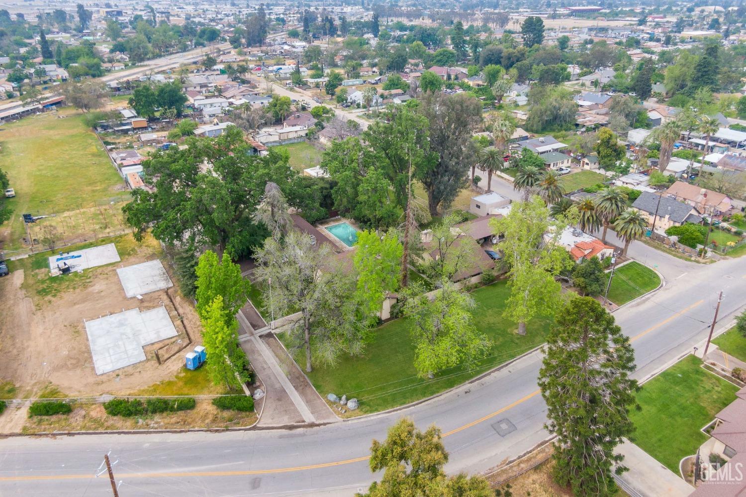 415 E Belle Terrace