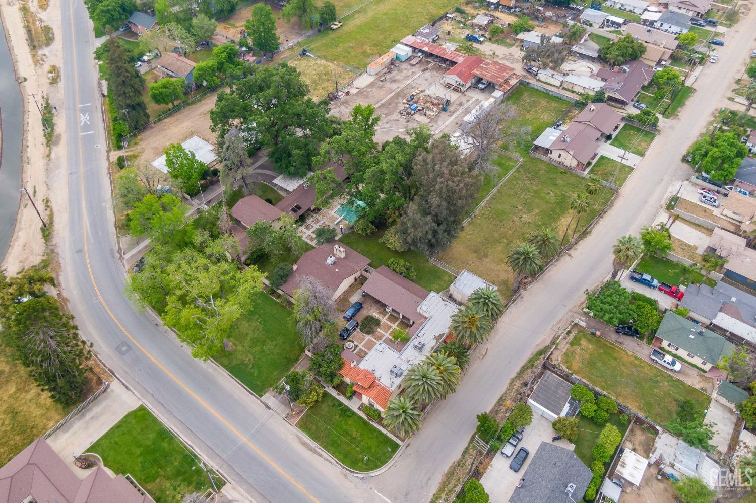 415 E Belle Terrace