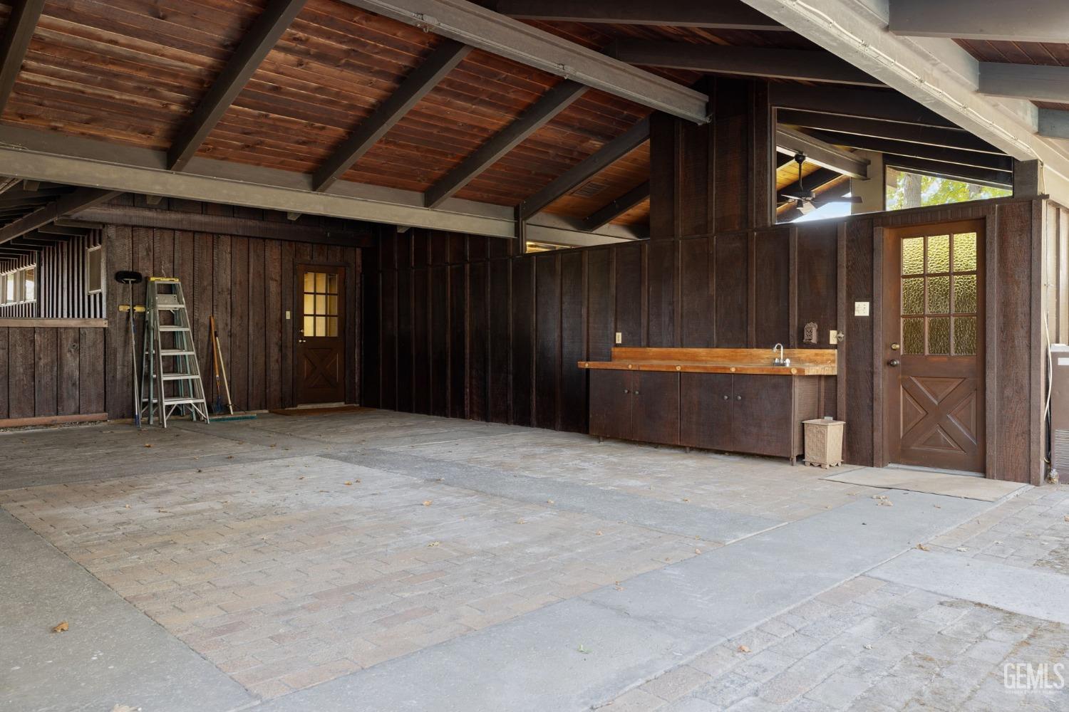 415 E Belle Terrace