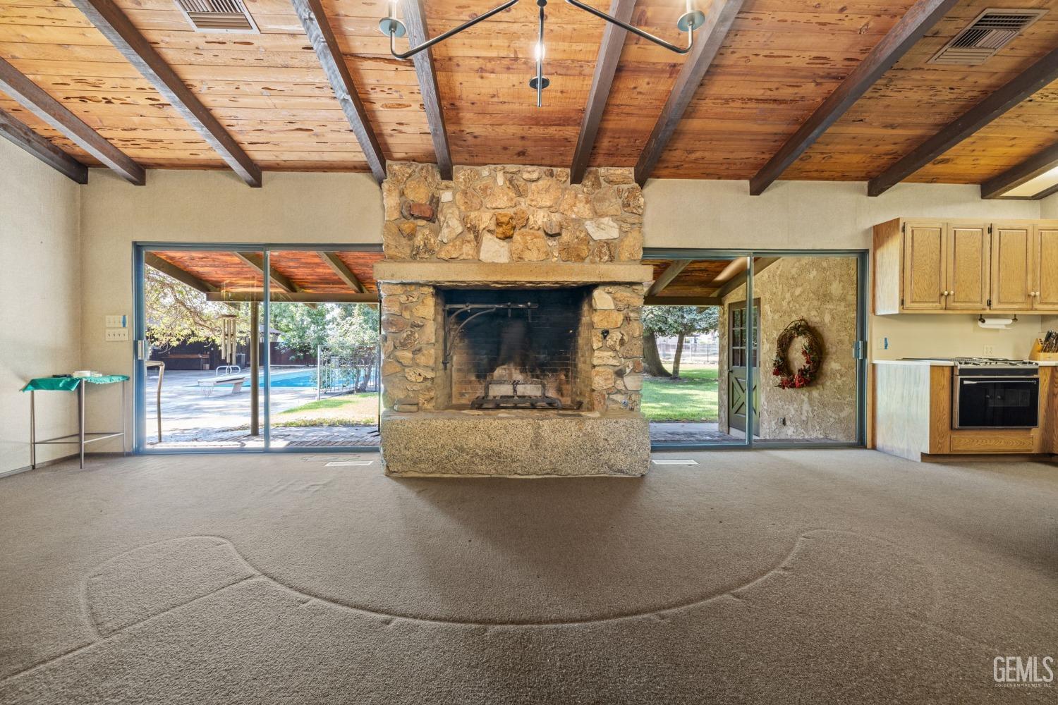 415 E Belle Terrace