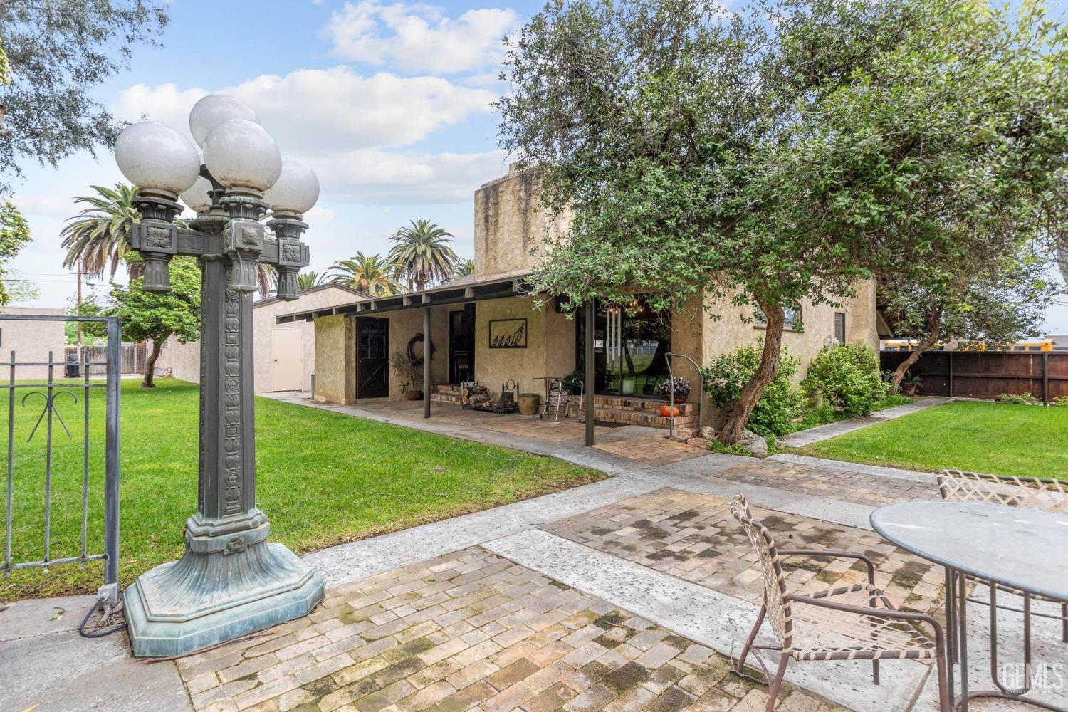 415 E Belle Terrace