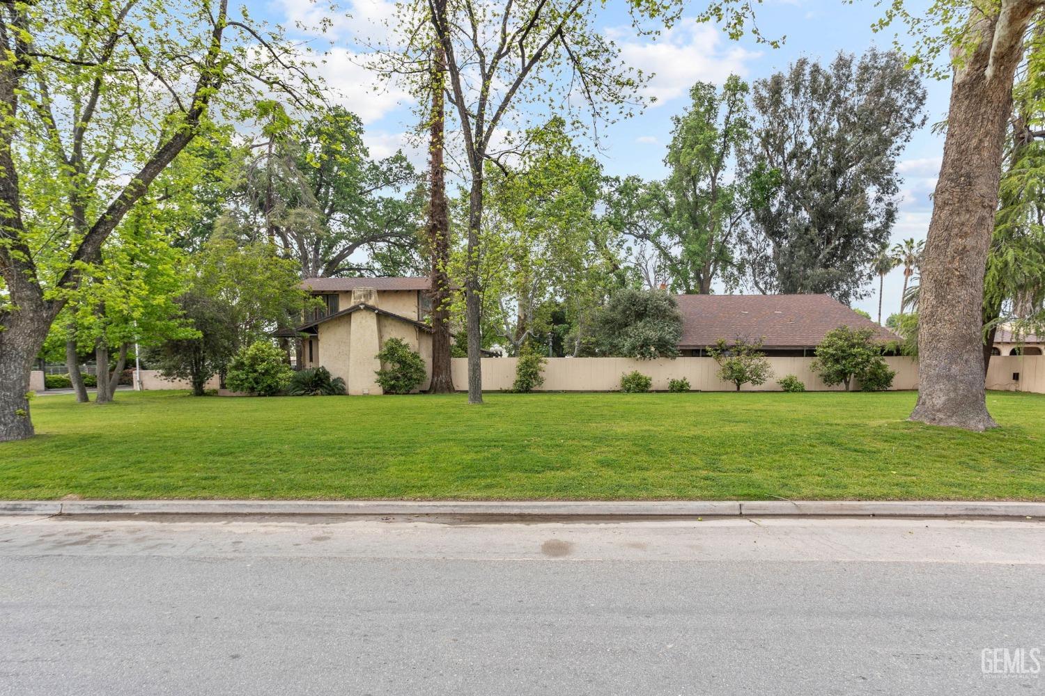 415 E Belle Terrace