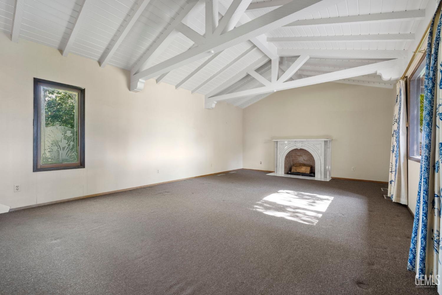 415 E Belle Terrace