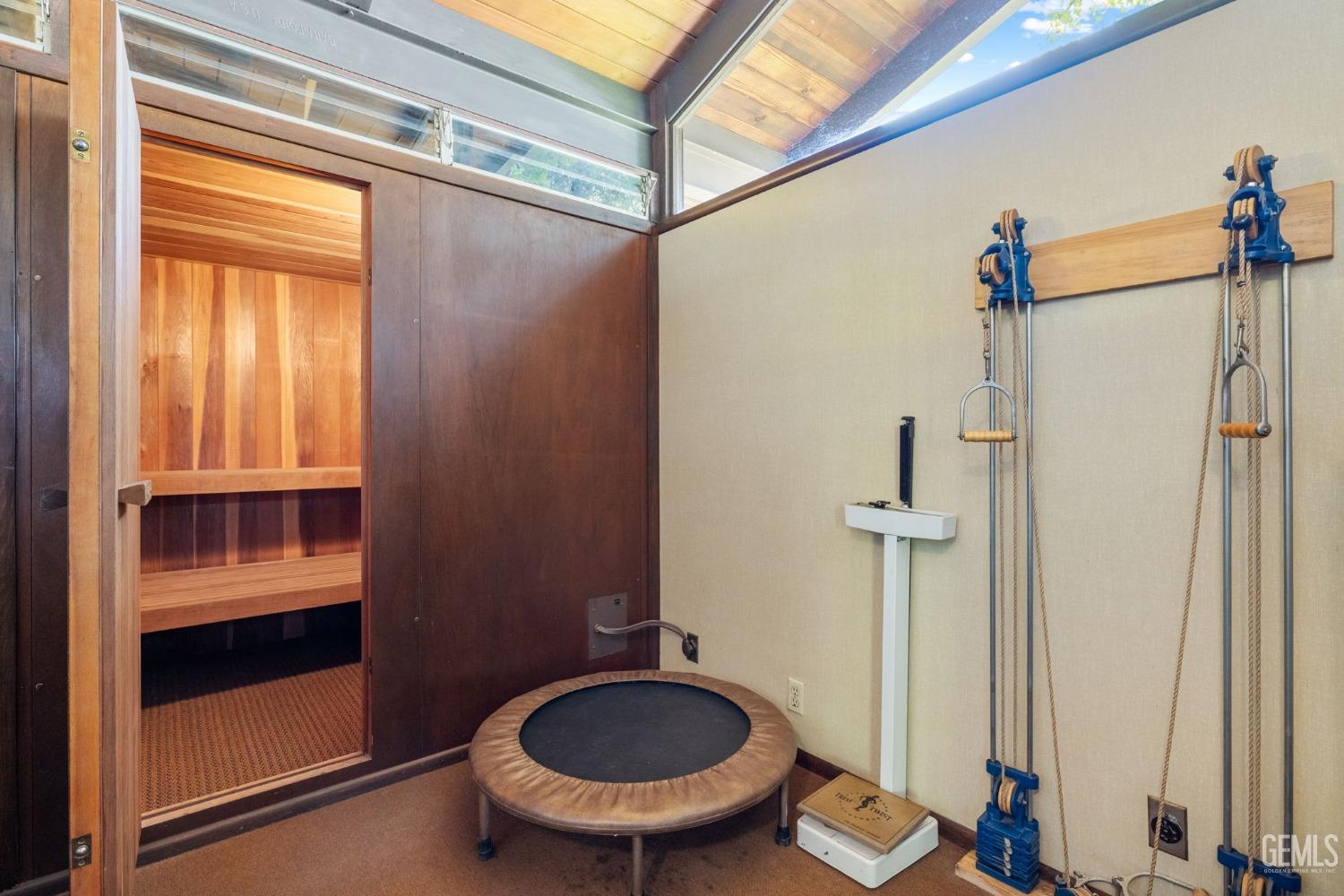 415 E Belle Terrace