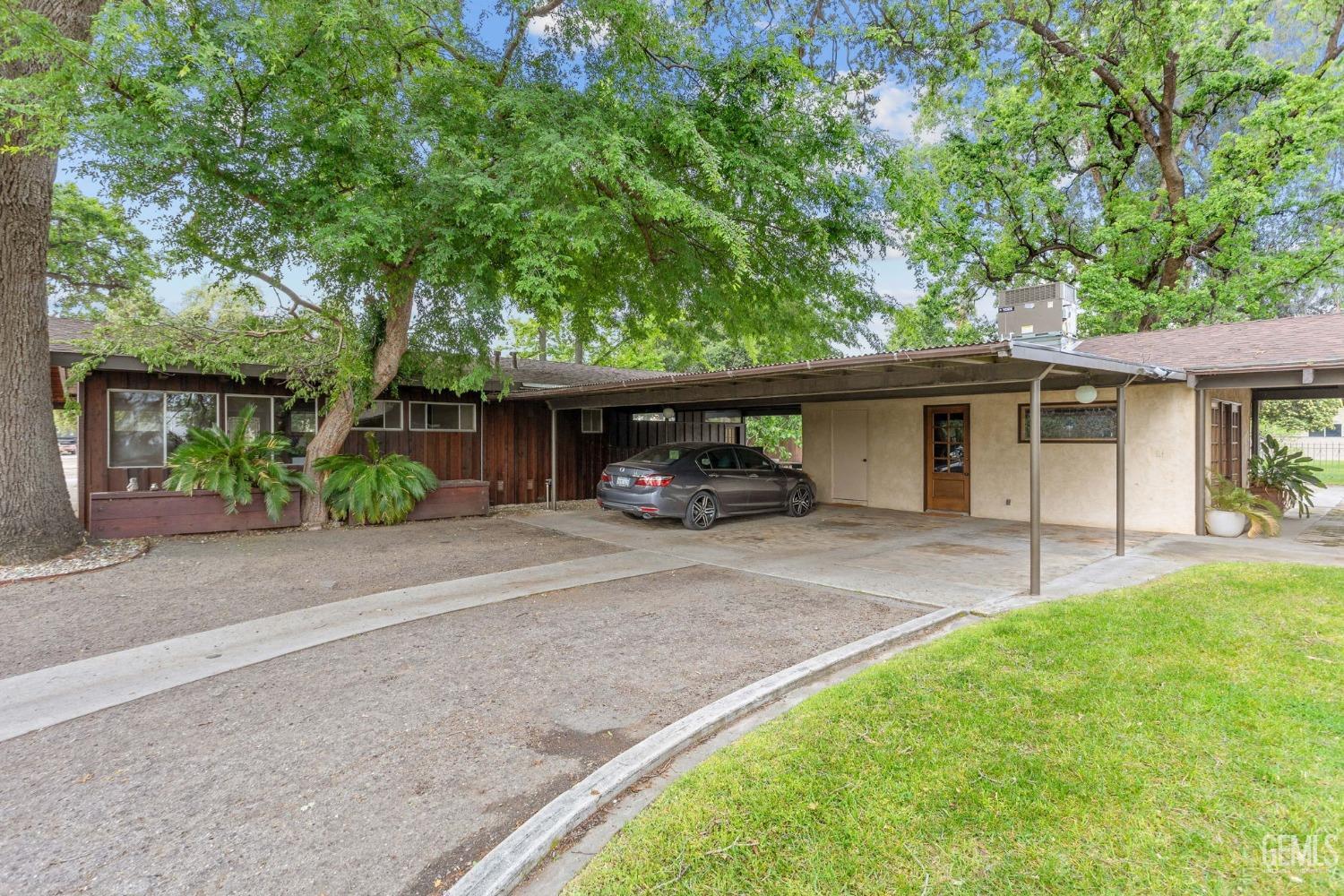 415 E Belle Terrace