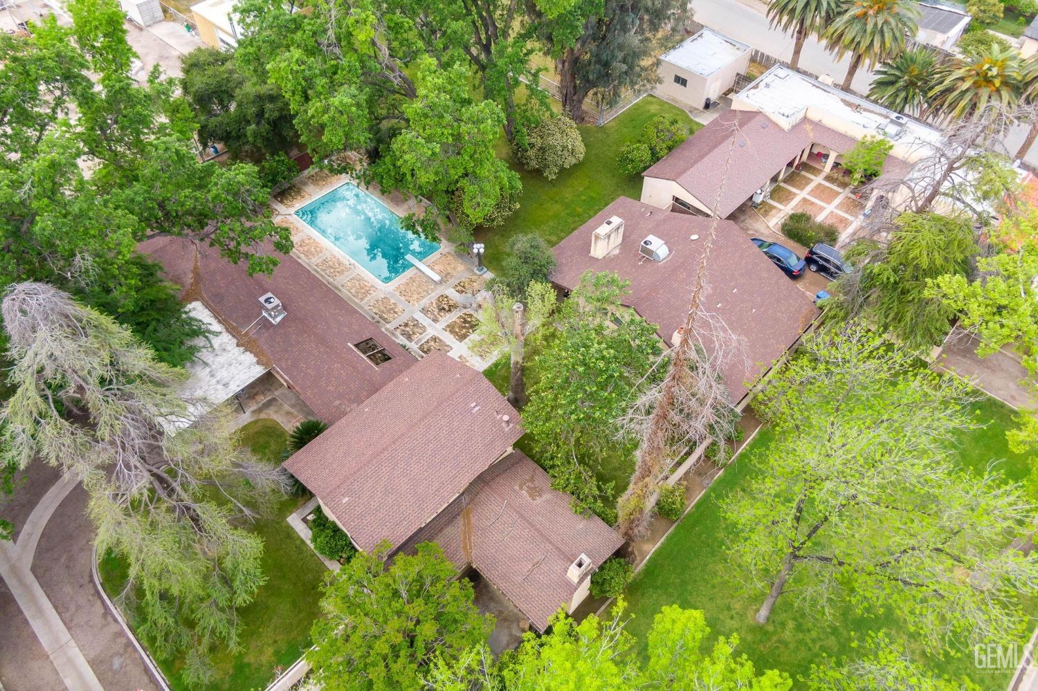 415 E Belle Terrace