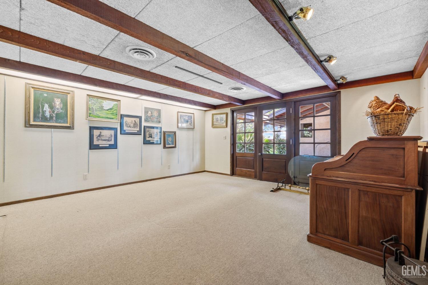 415 E Belle Terrace