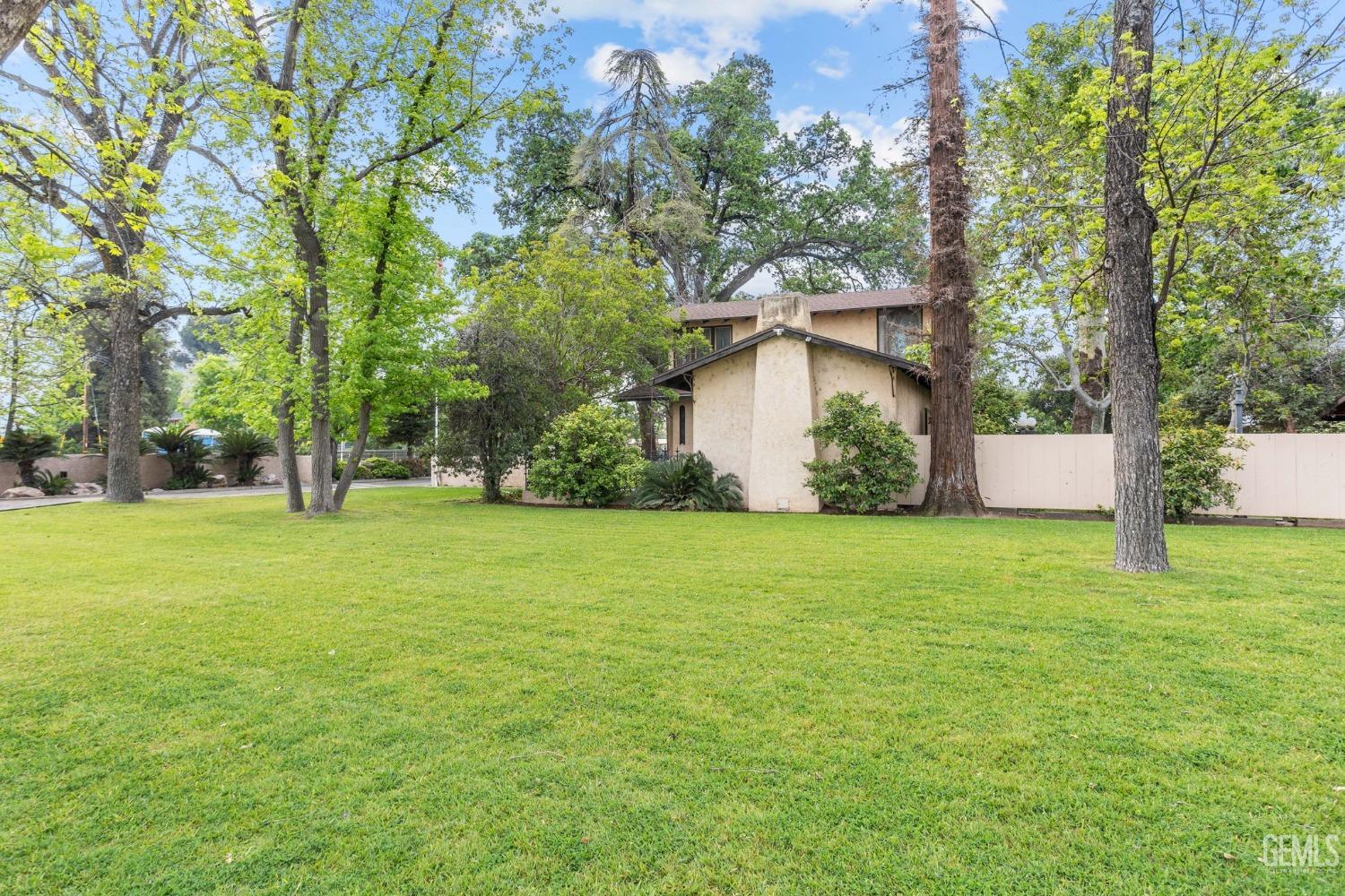 415 E Belle Terrace