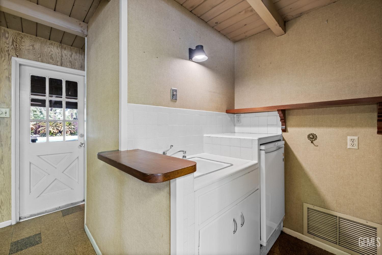 415 E Belle Terrace