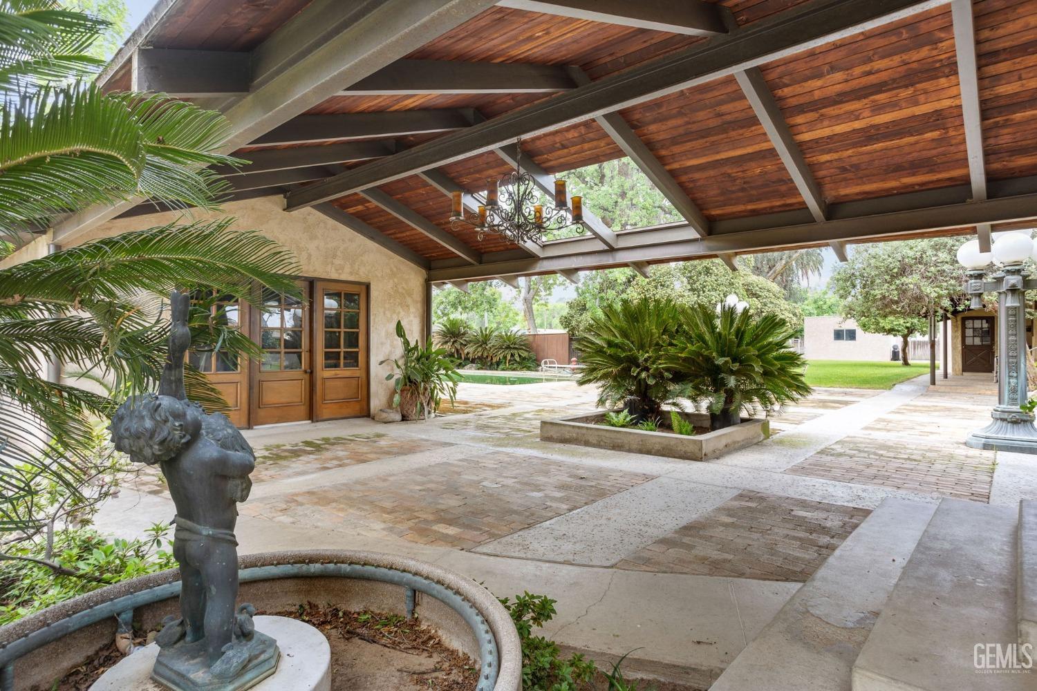 415 E Belle Terrace
