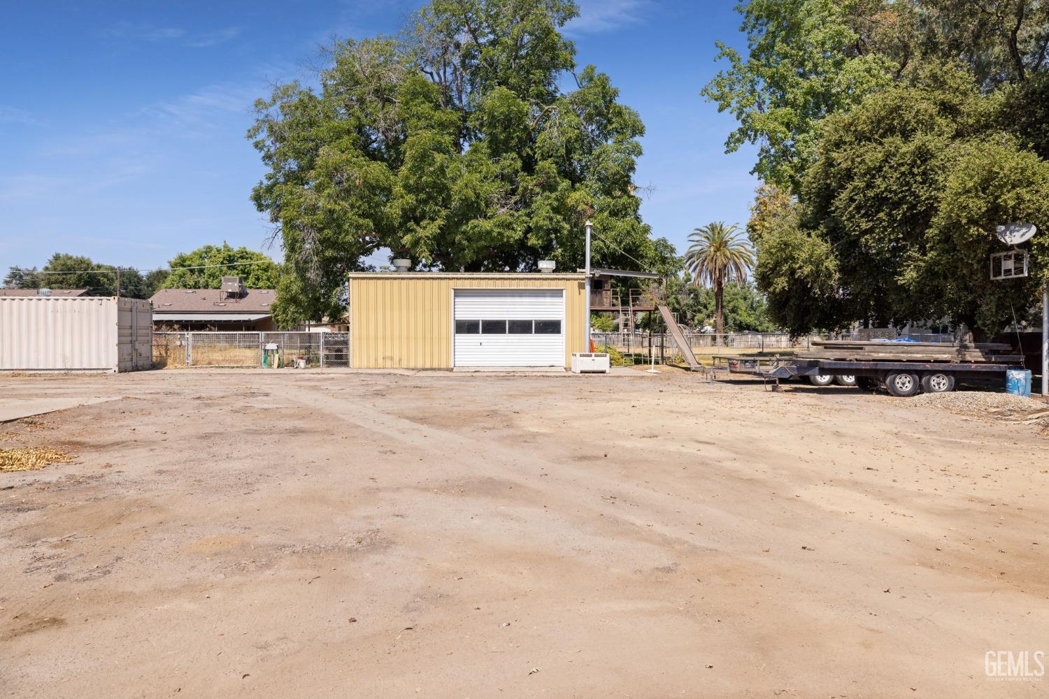 415 E Belle Terrace