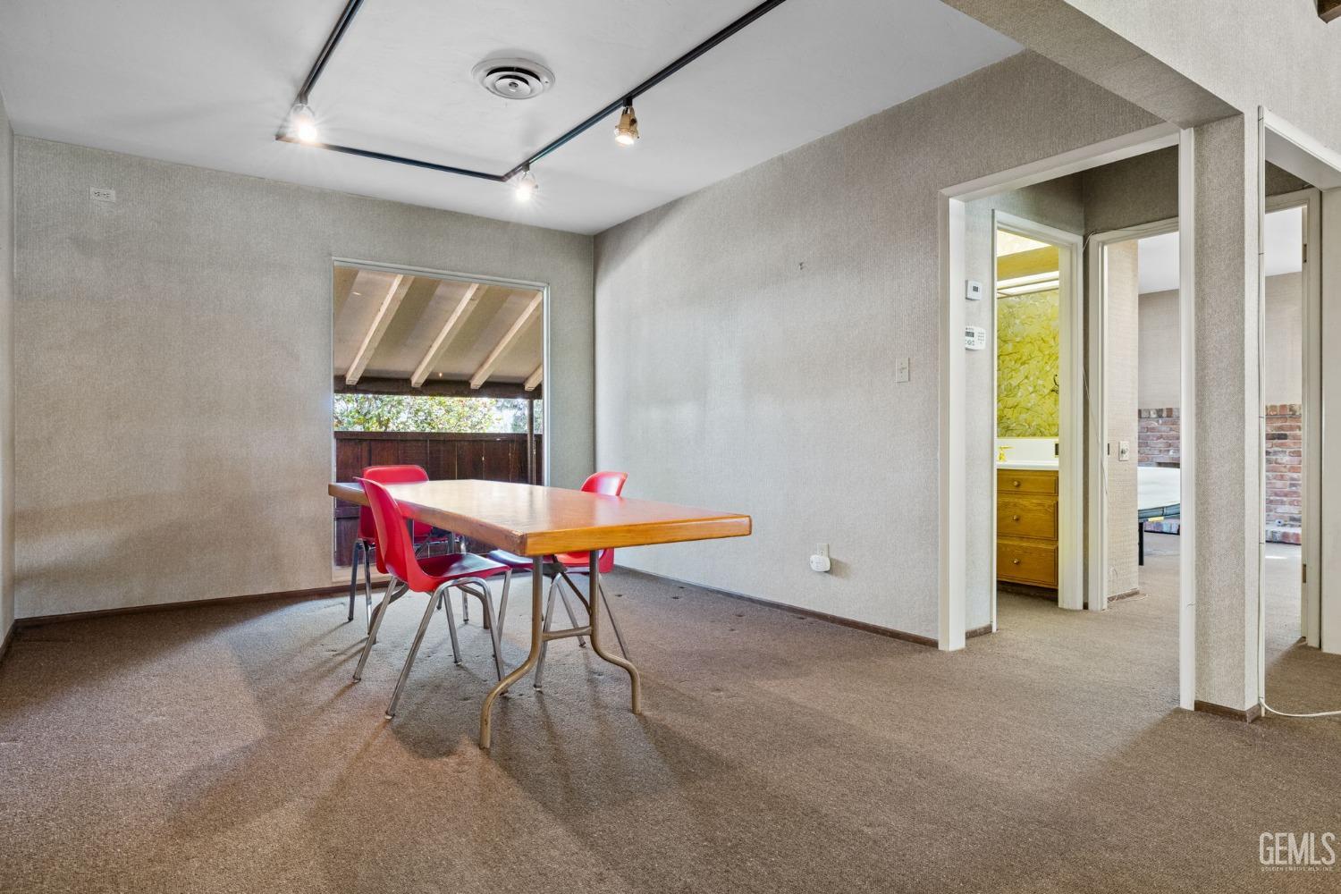 415 E Belle Terrace