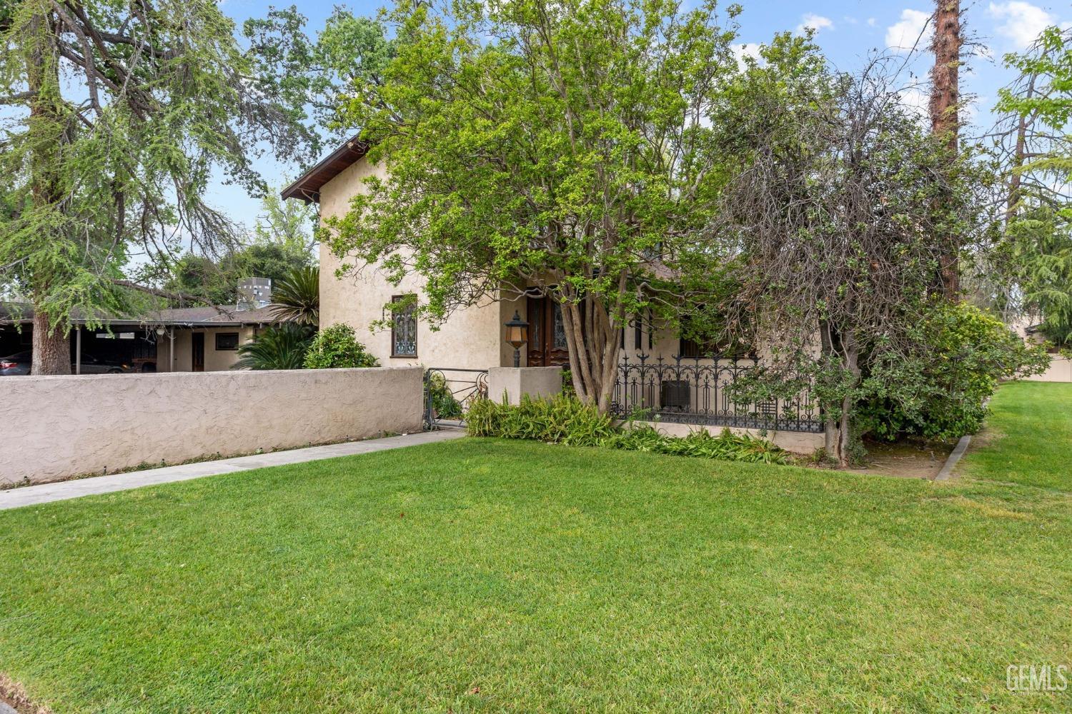 415 E Belle Terrace