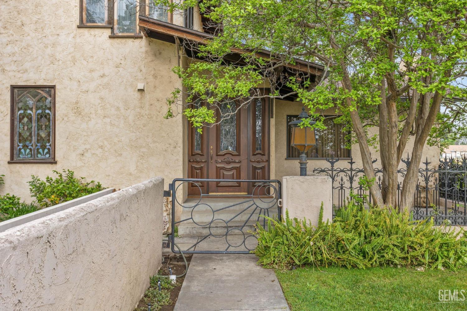 415 E Belle Terrace