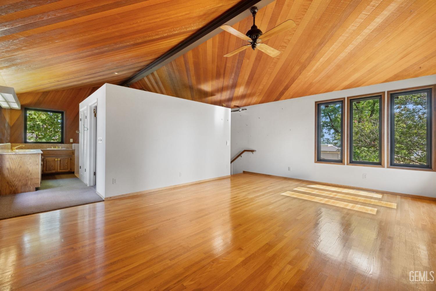 415 E Belle Terrace