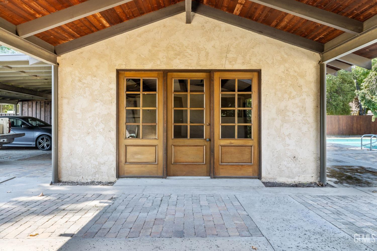 415 E Belle Terrace