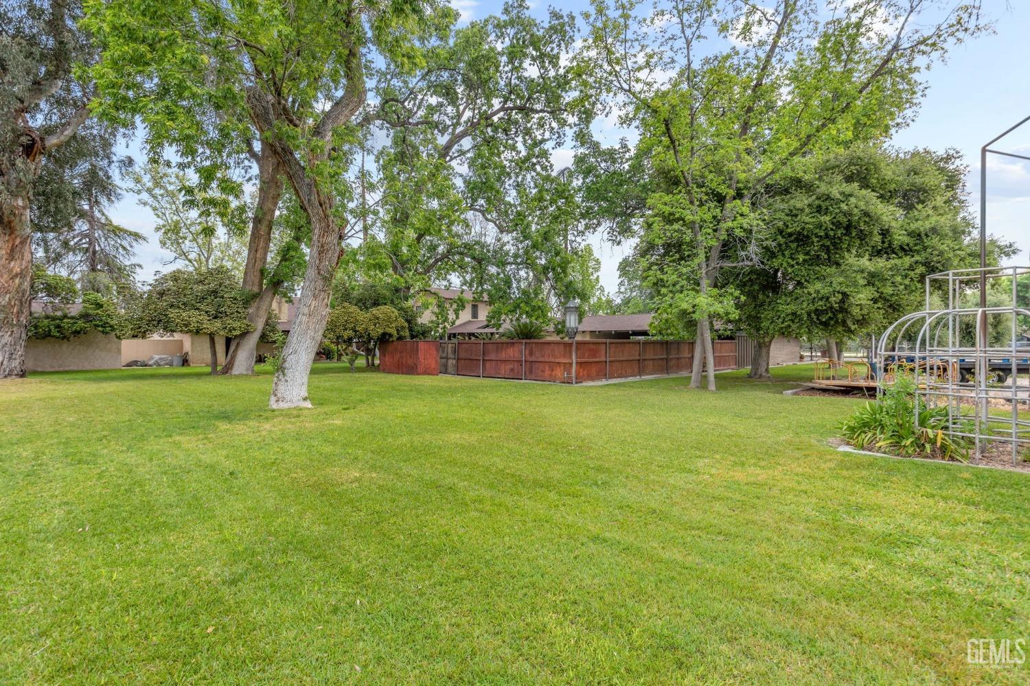 415 E Belle Terrace