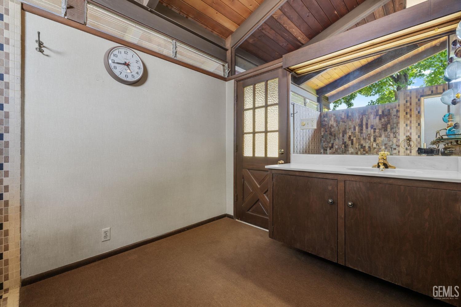 415 E Belle Terrace