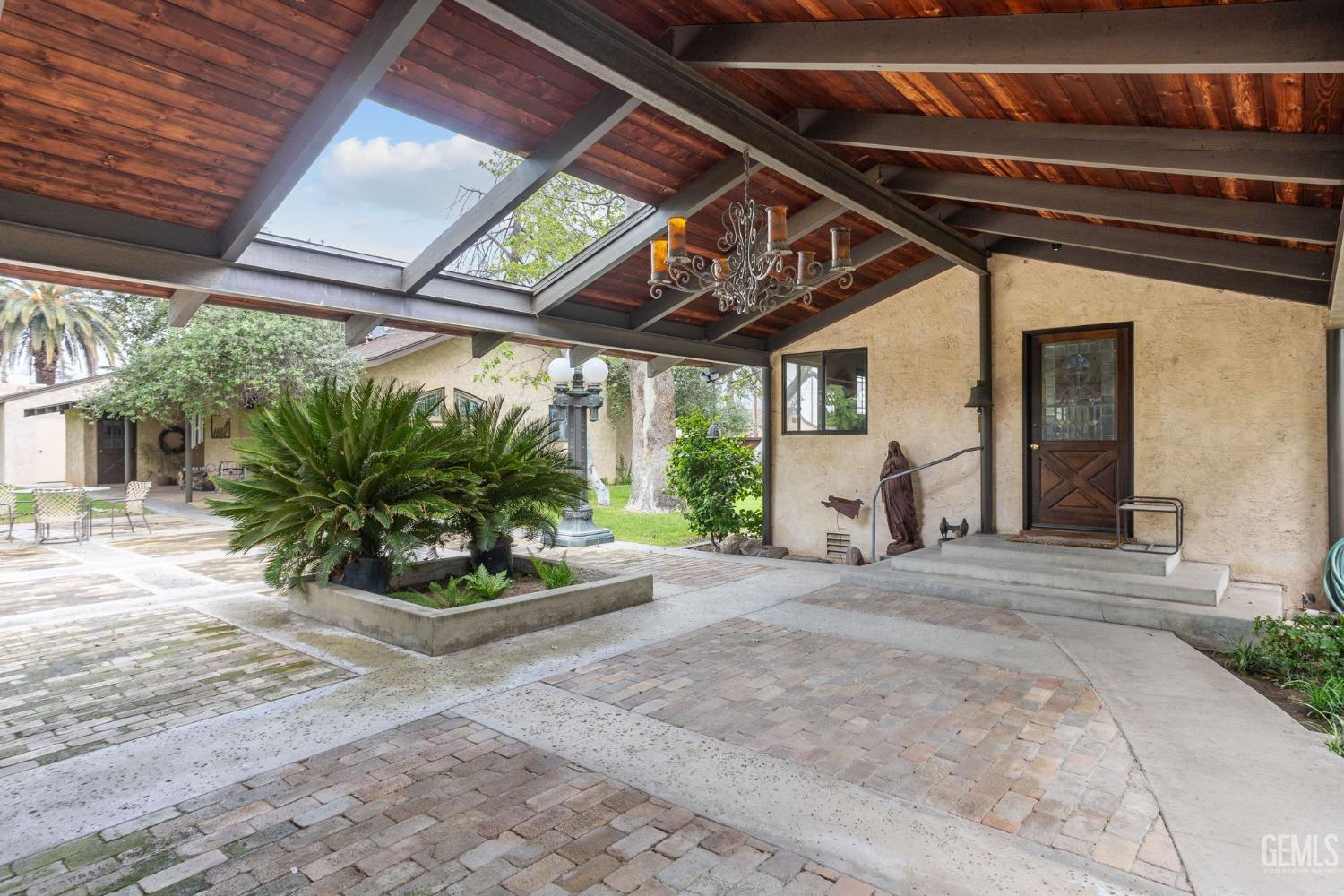 415 E Belle Terrace